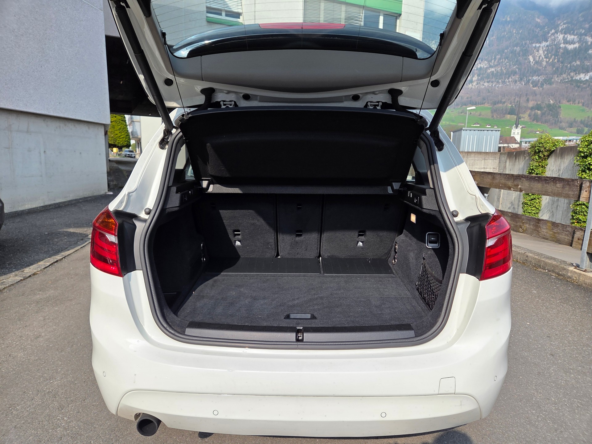 BMW 218i Active Tourer Steptronic-image-4