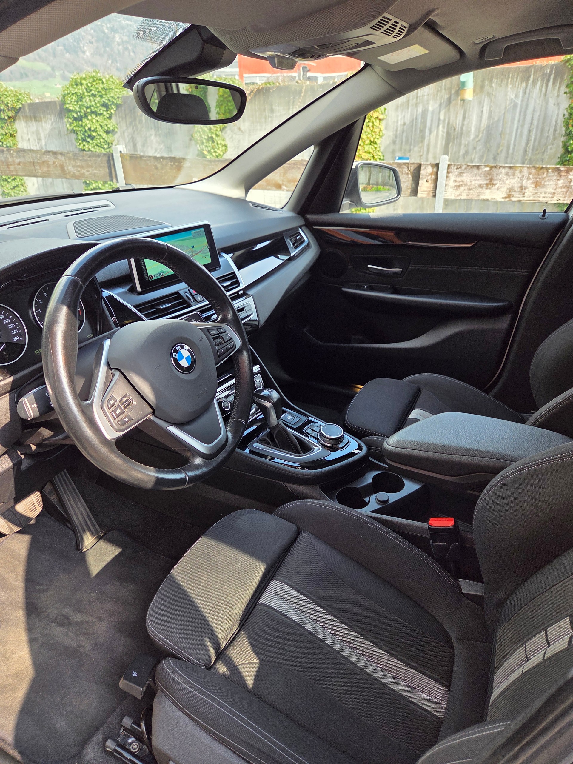 BMW 218i Active Tourer Steptronic-image-7