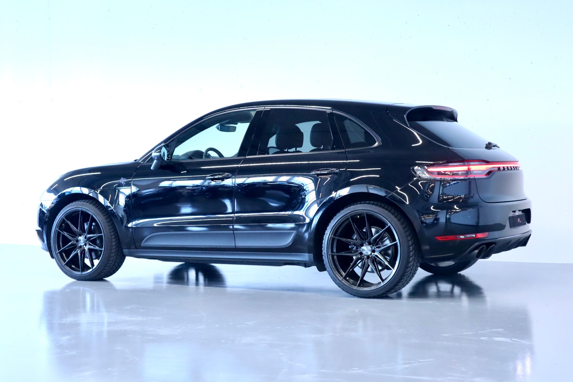 PORSCHE Macan PDK-image-3