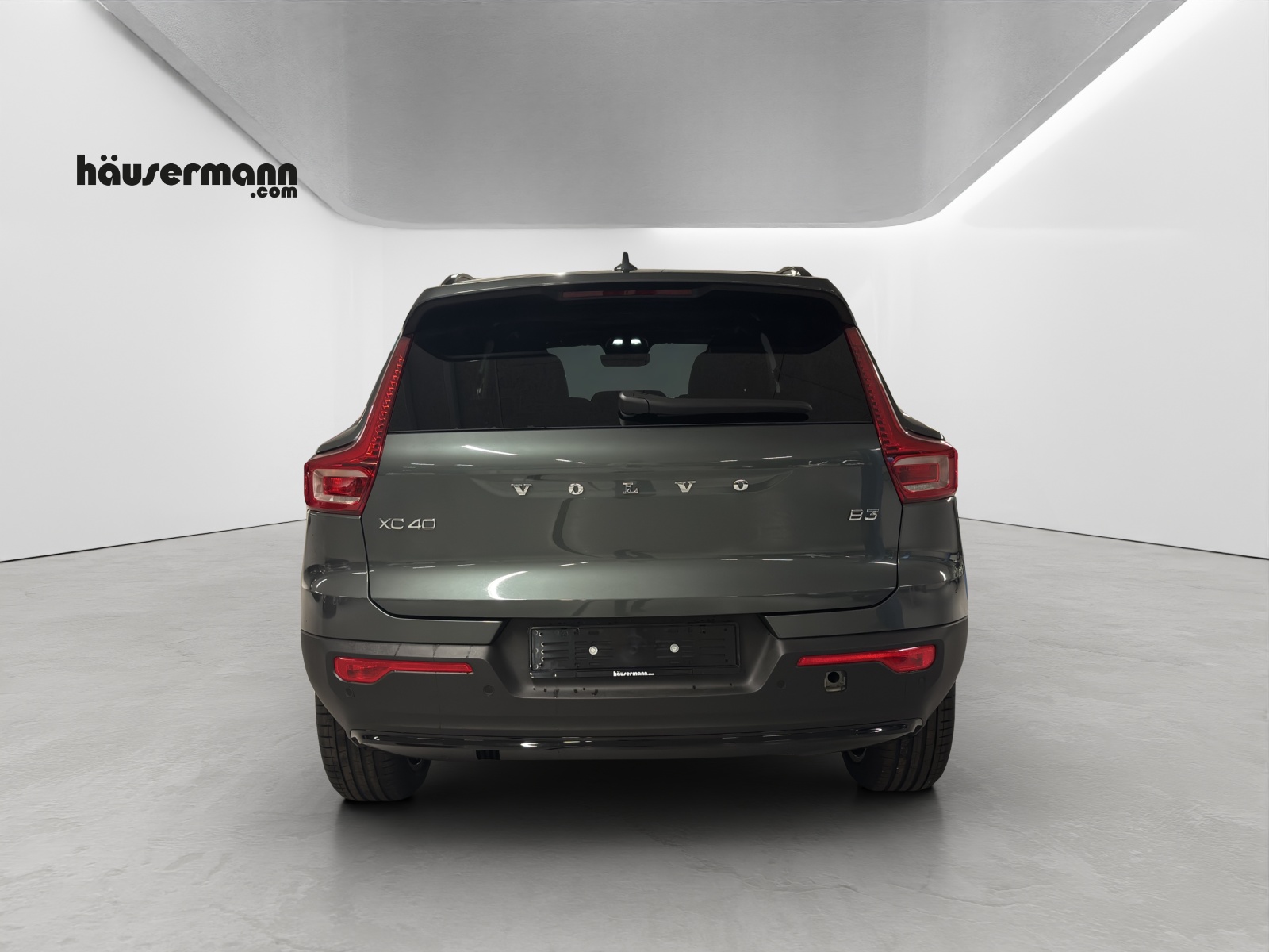 VOLVO XC40 2.0 B3 MH Plus Dark-image-10