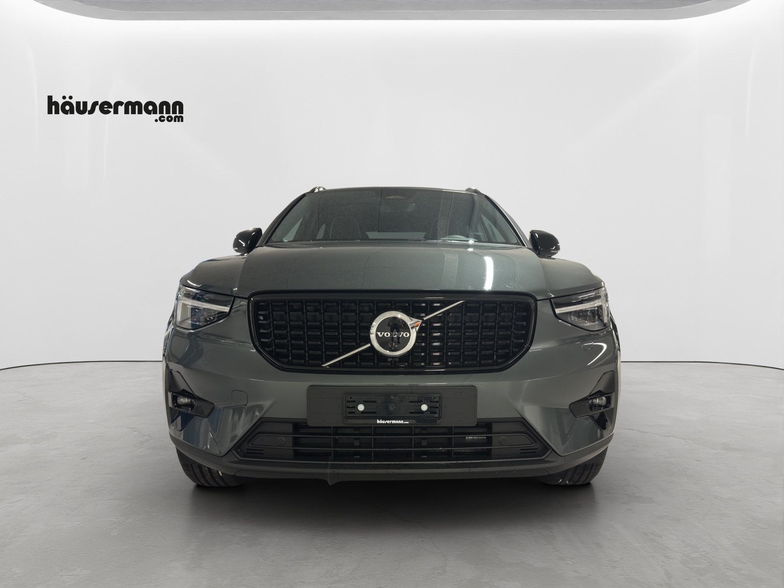 VOLVO XC40 2.0 B3 MH Plus Dark-image-9