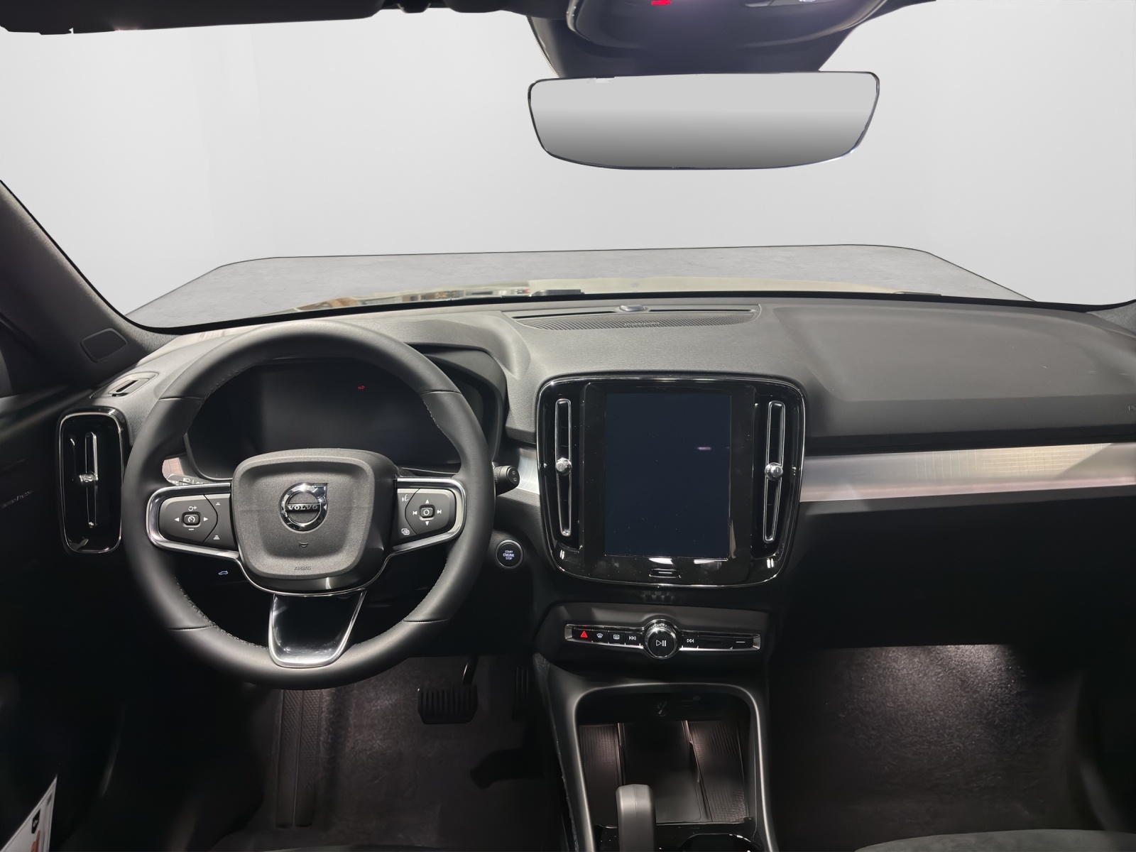VOLVO XC40 2.0 B3 MH Plus Dark-image-6