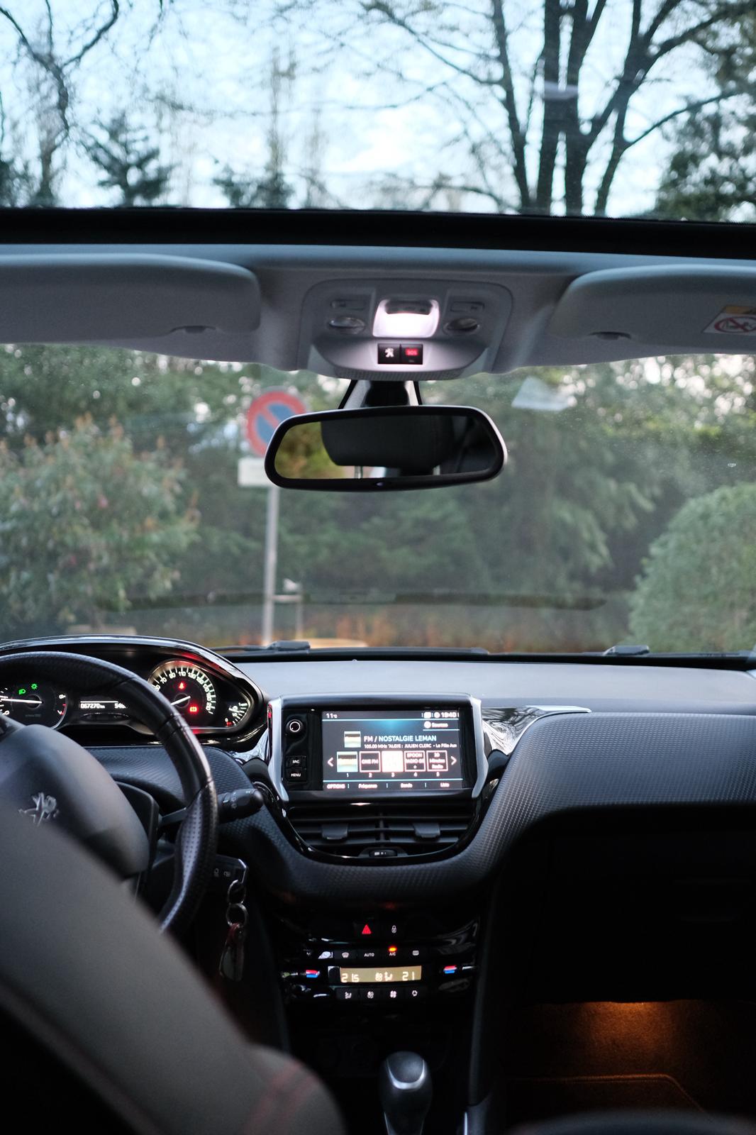 PEUGEOT 208 1.2 PureTech GT Line EAT6-image-4