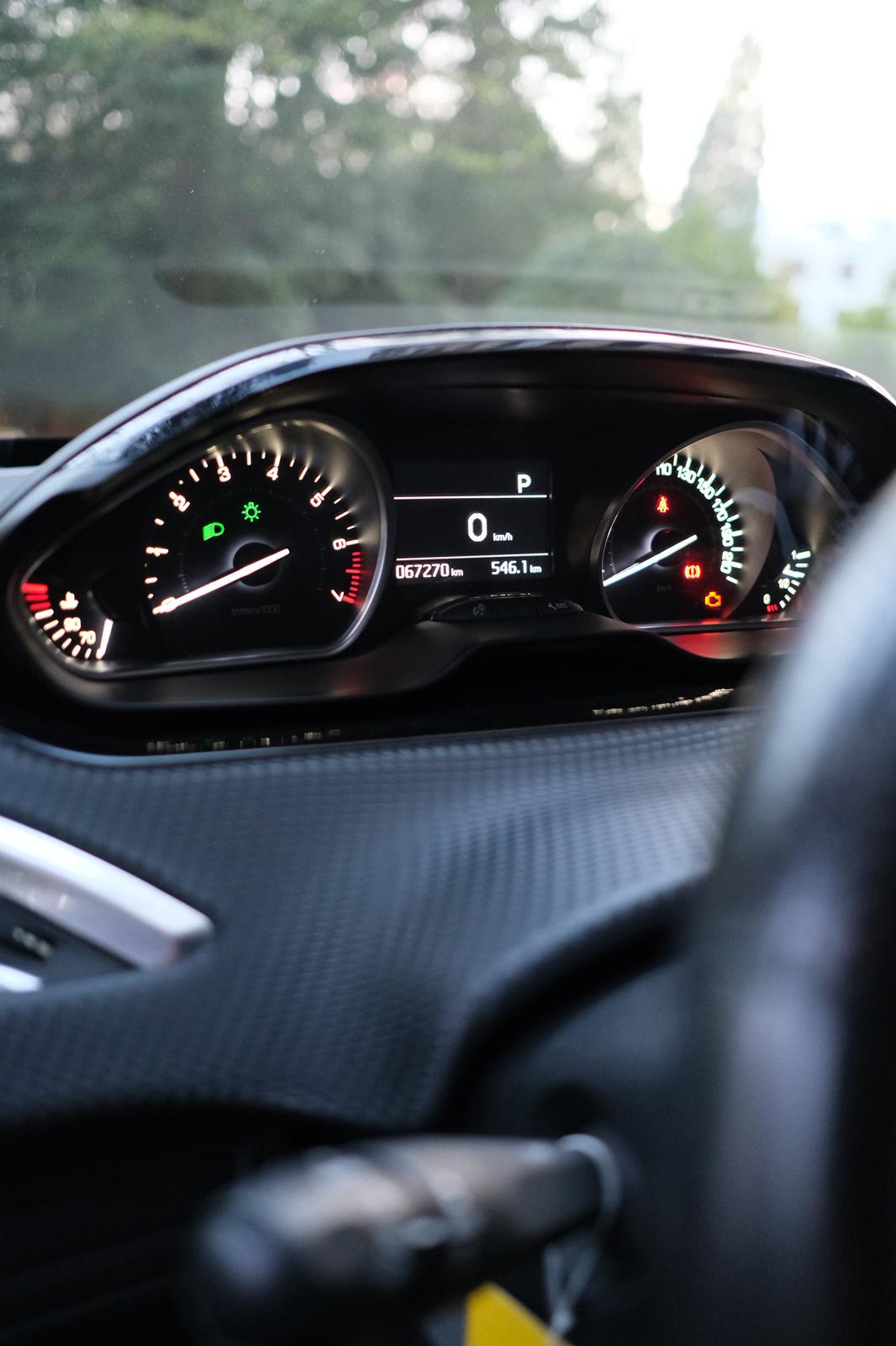 PEUGEOT 208 1.2 PureTech GT Line EAT6-image-2