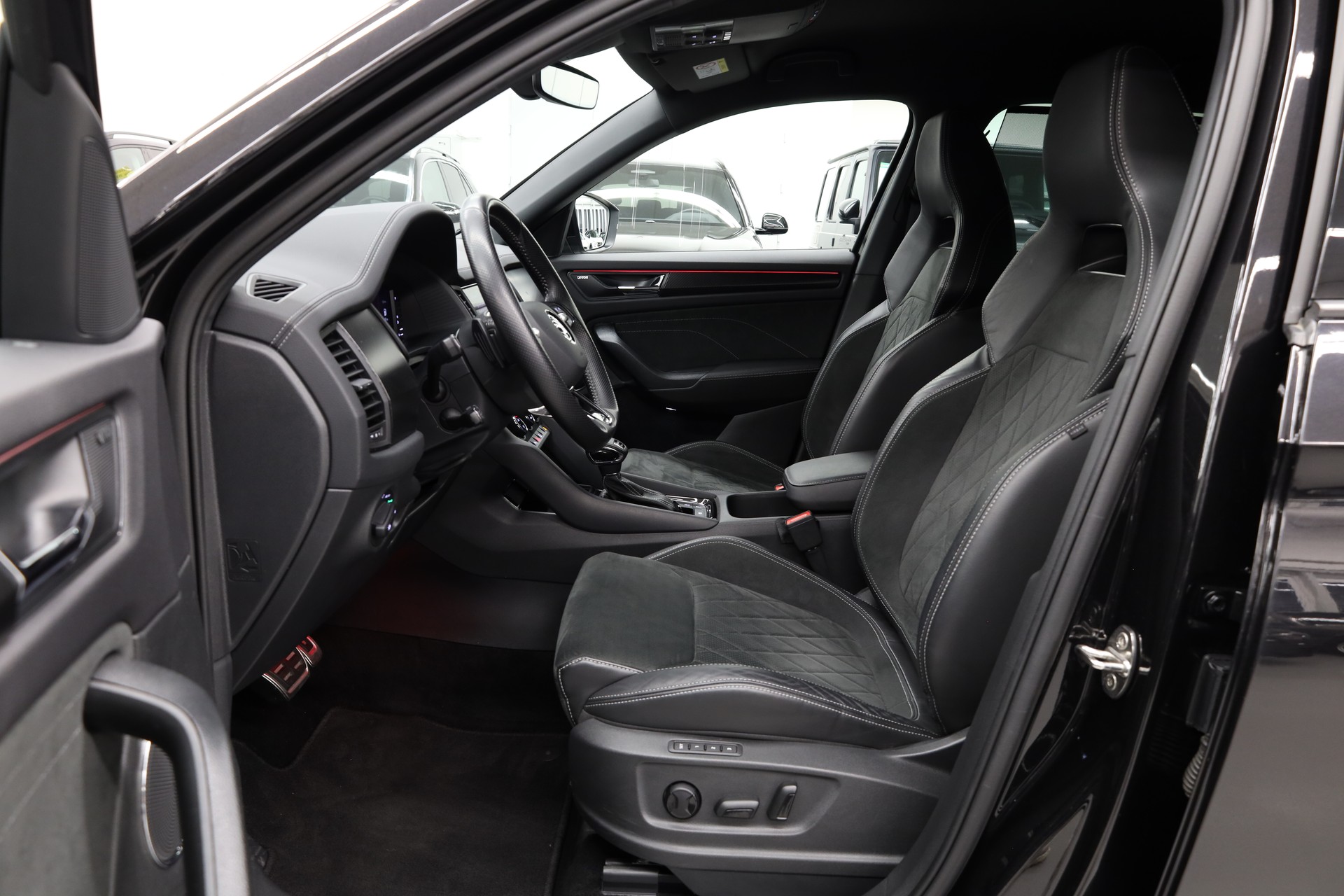 SKODA Kodiaq 2.0 TSI Sportline DSG-image-13