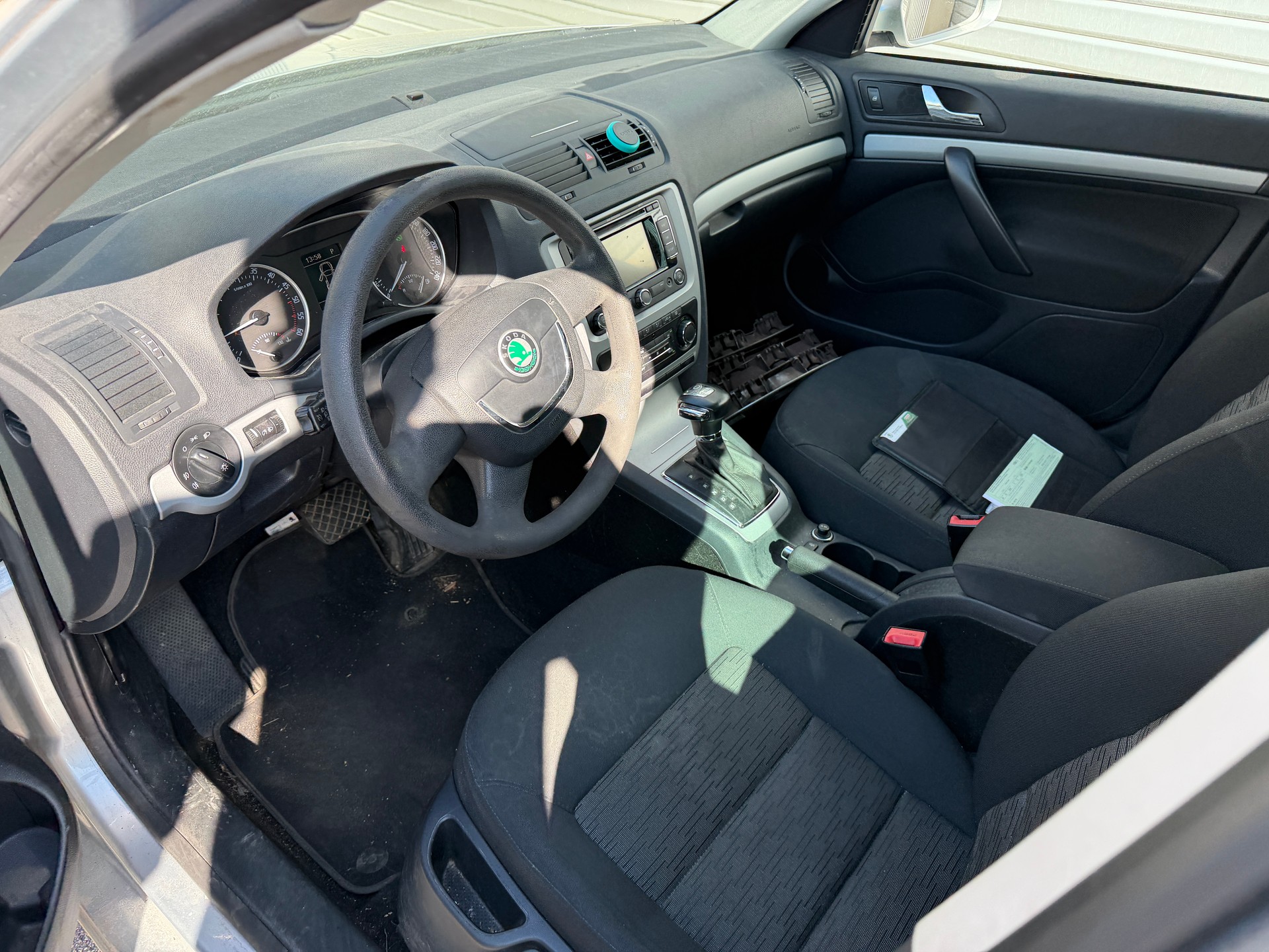 SKODA Octavia Combi 1.6 TDI Active DSG-image-4