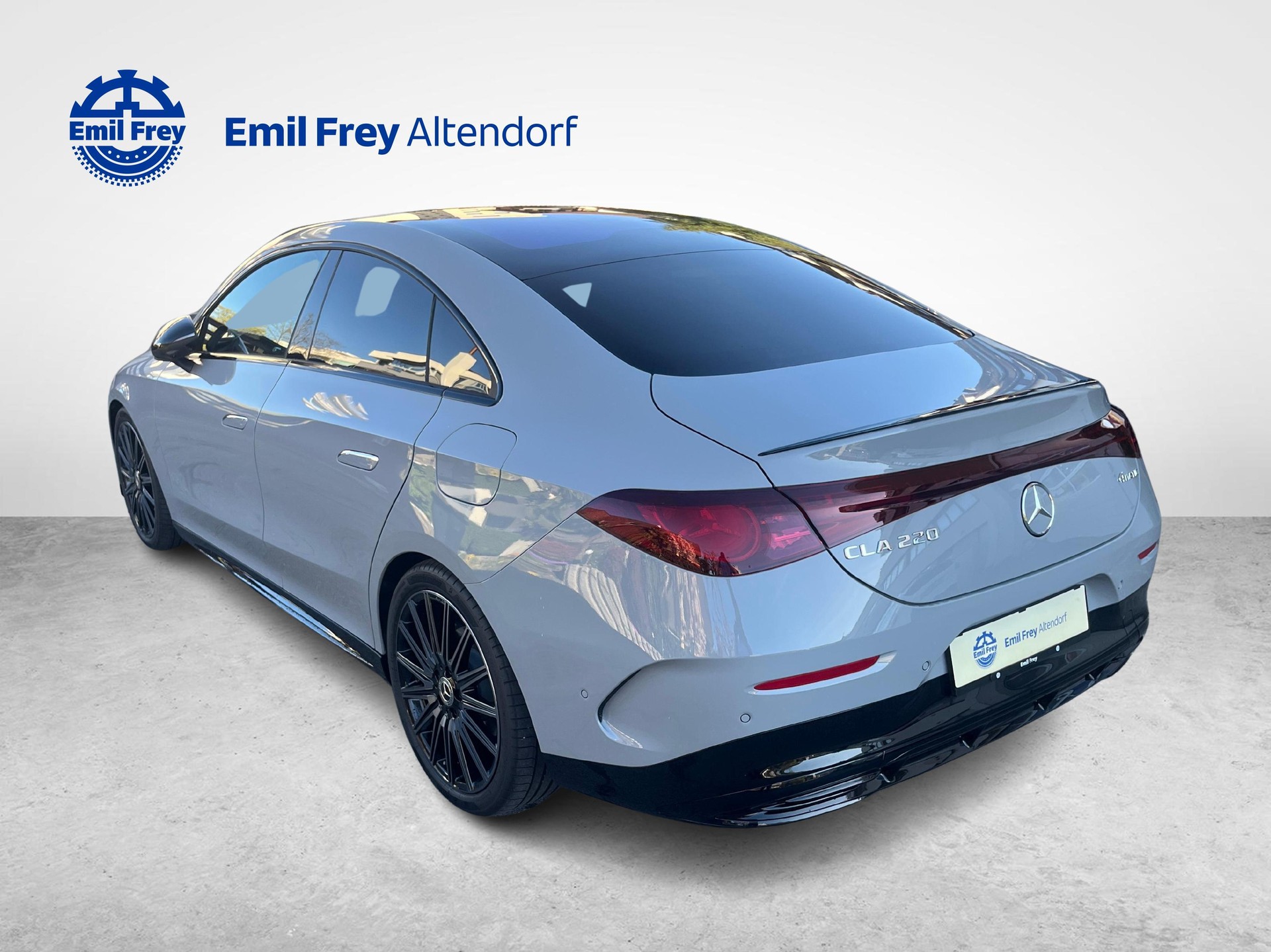 MERCEDES-BENZ CLA 220 4MATIC AMG Line-image-2