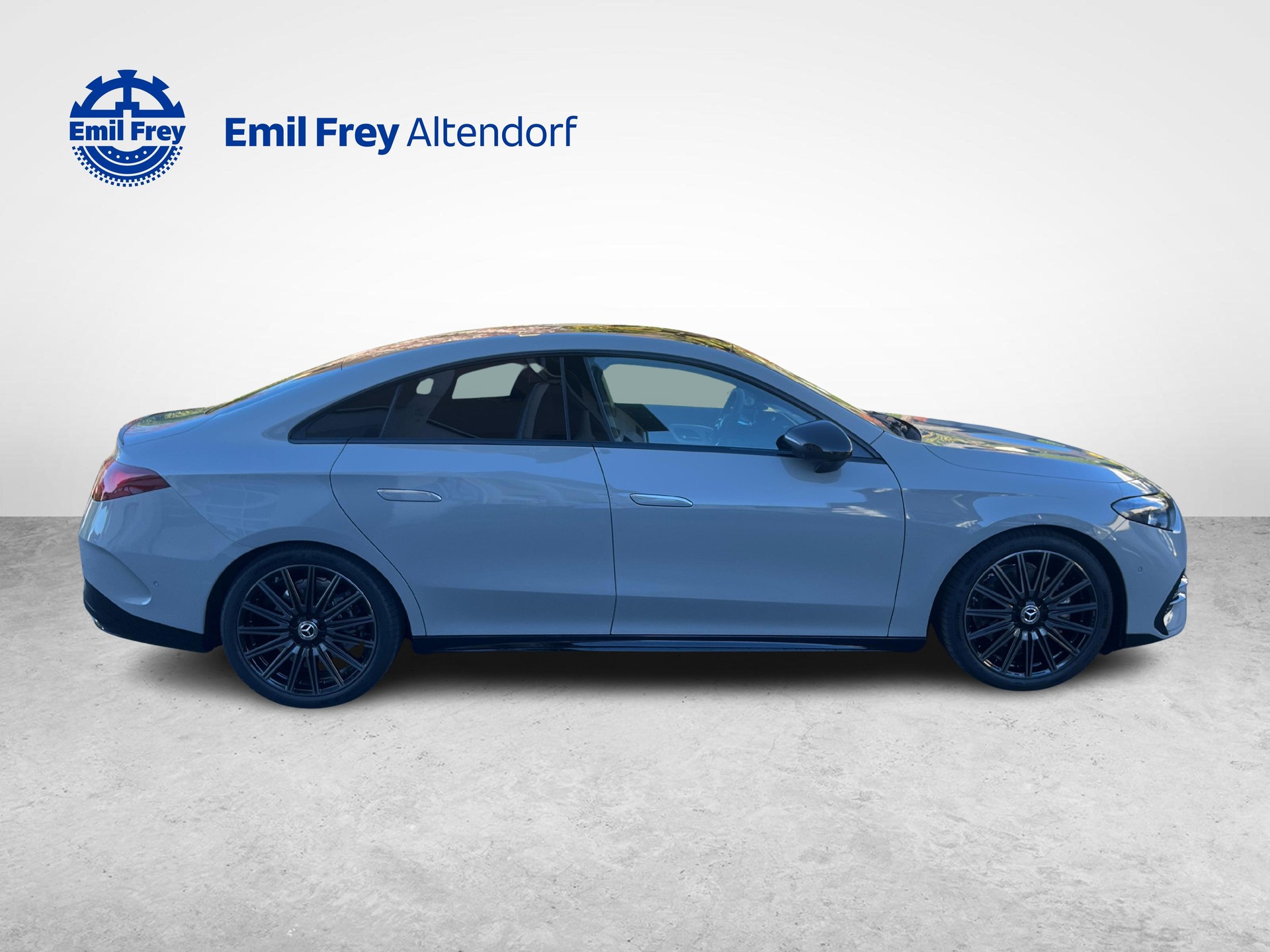 MERCEDES-BENZ CLA 220 4MATIC AMG Line-image-5