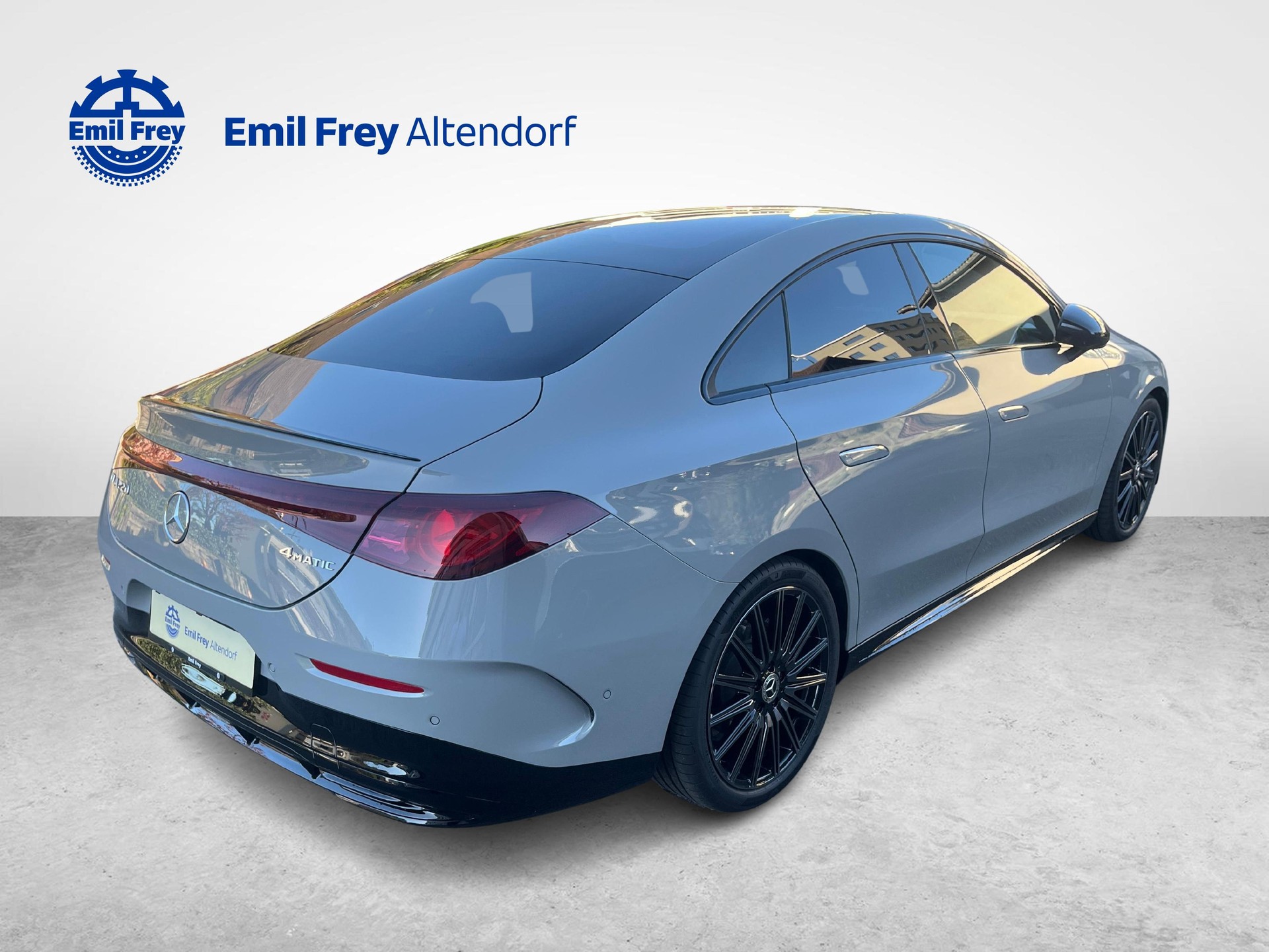 MERCEDES-BENZ CLA 220 4MATIC AMG Line-image-4