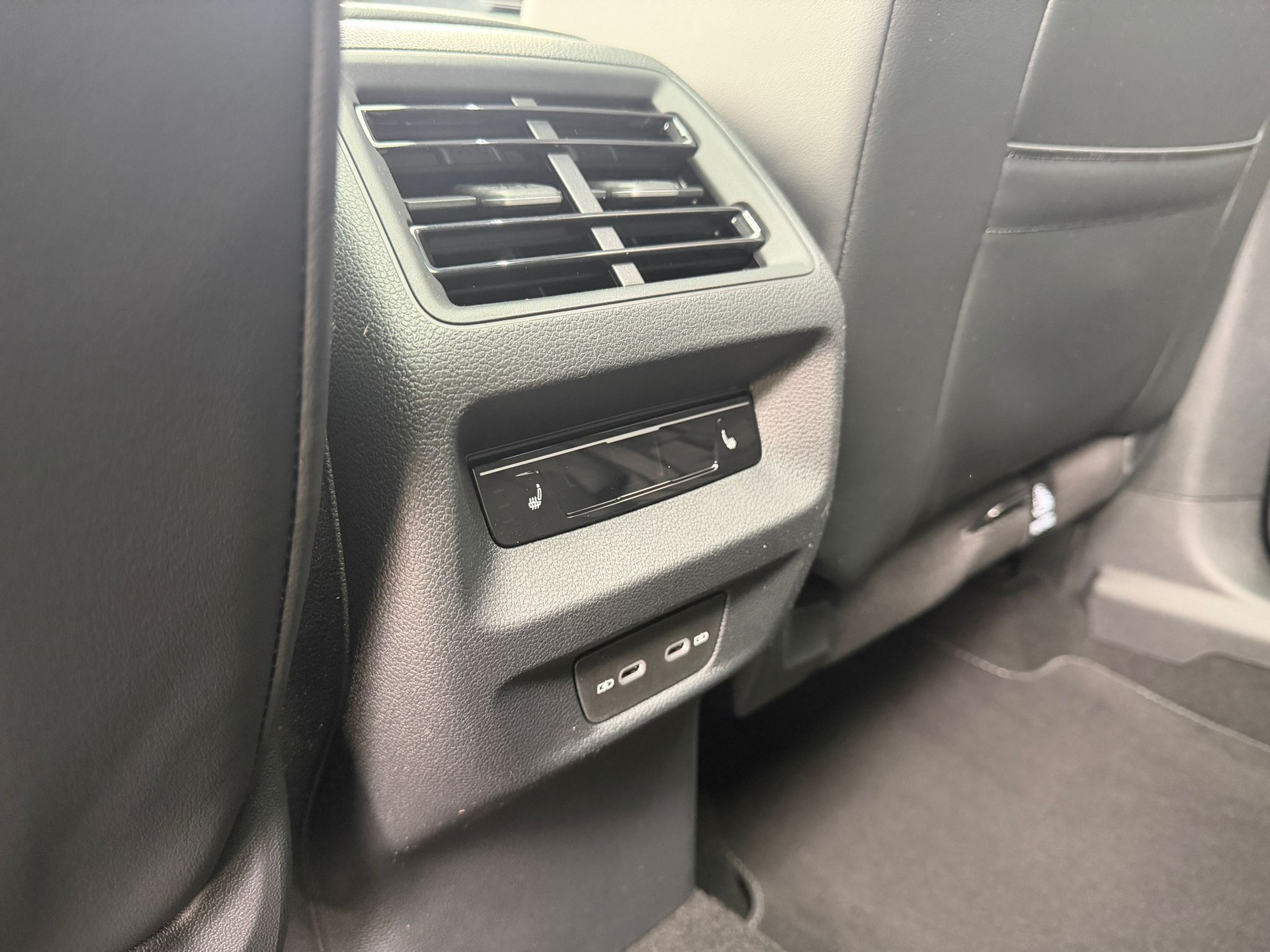 VW Tiguan 1.5 TSI evo2 eHybrid R-Line DSG-image-25