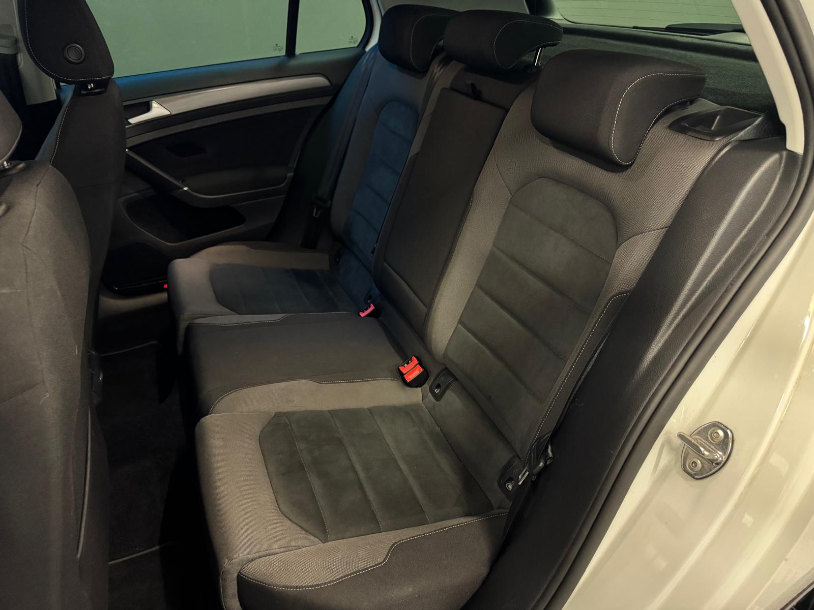 VW Golf 1.5 TSI R-Line Edition 45 DSG-image-12