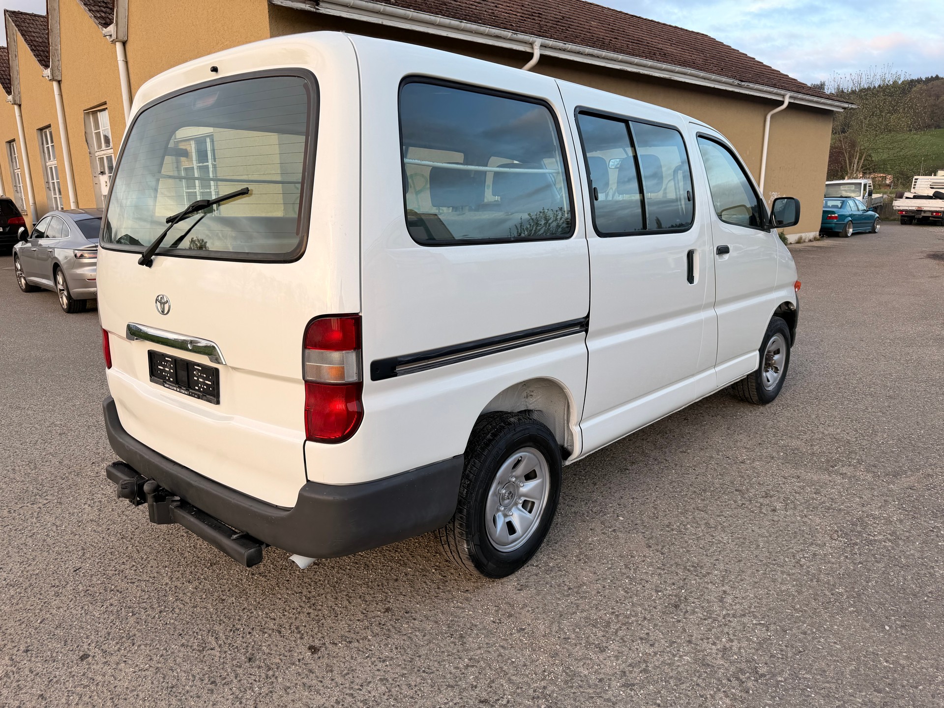 TOYOTA Hiace 2.7 Kombi 4x4-image-2