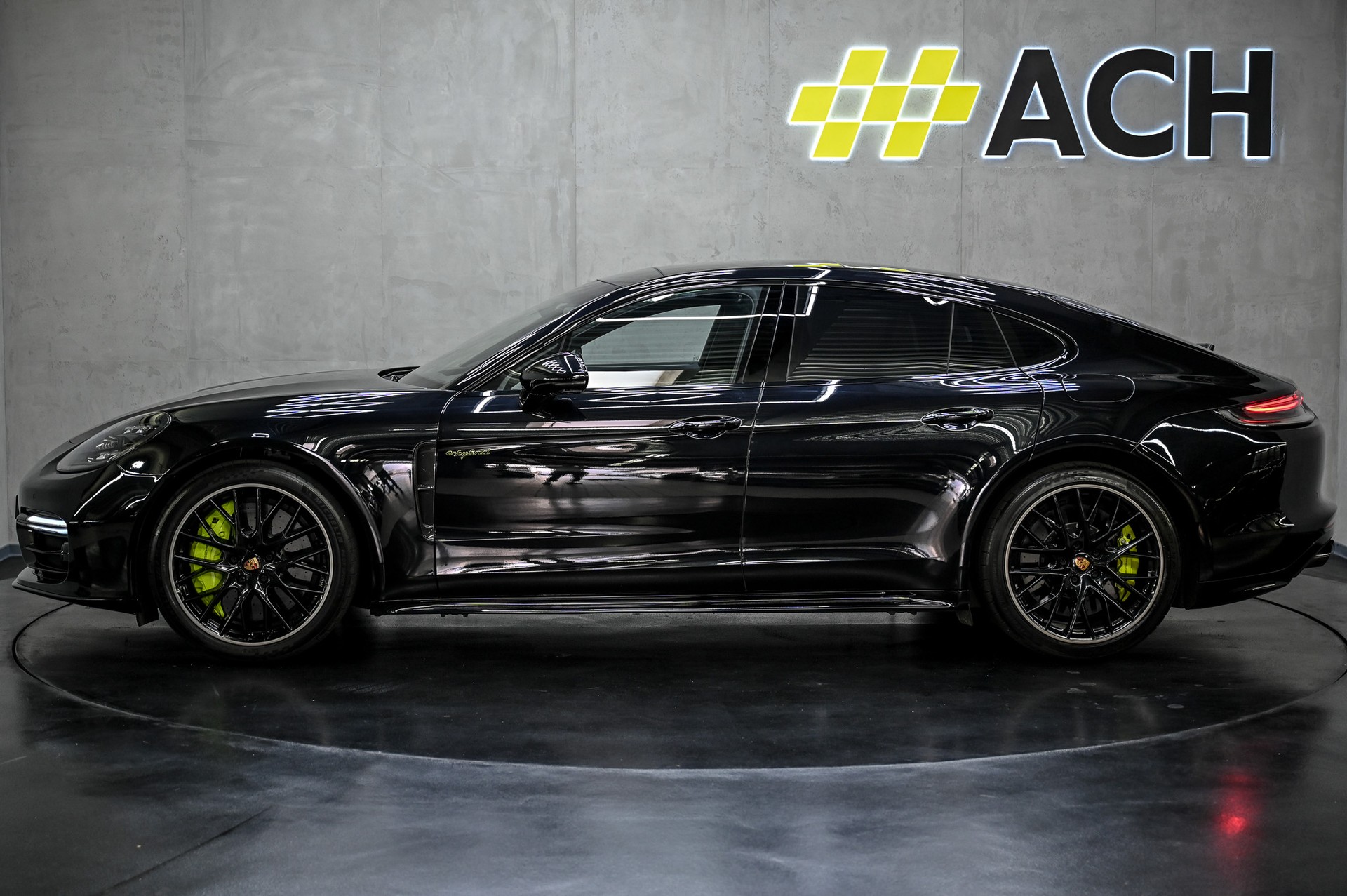 PORSCHE Panamera Turbo S E-Hybrid-image-4