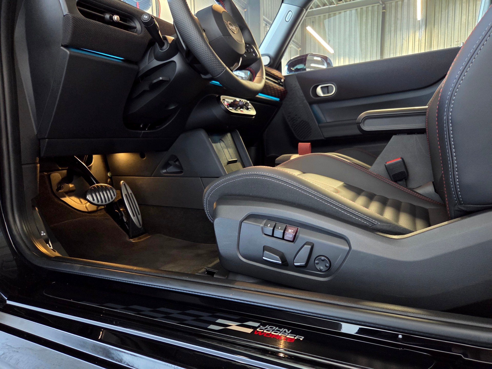 MINI Mini F66 2.0i John Cooper Works-image-5