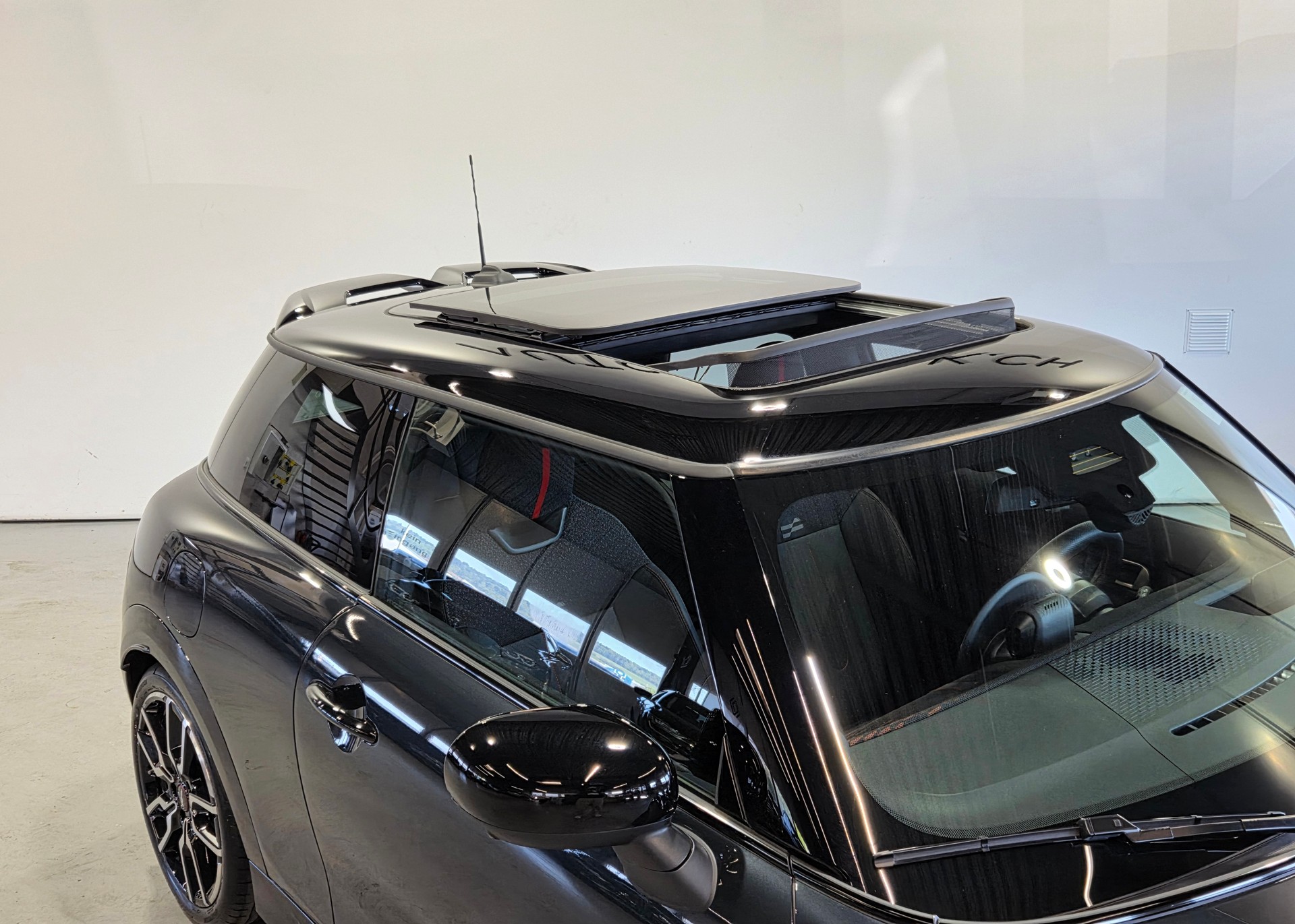 MINI Mini F66 2.0i John Cooper Works-image-9