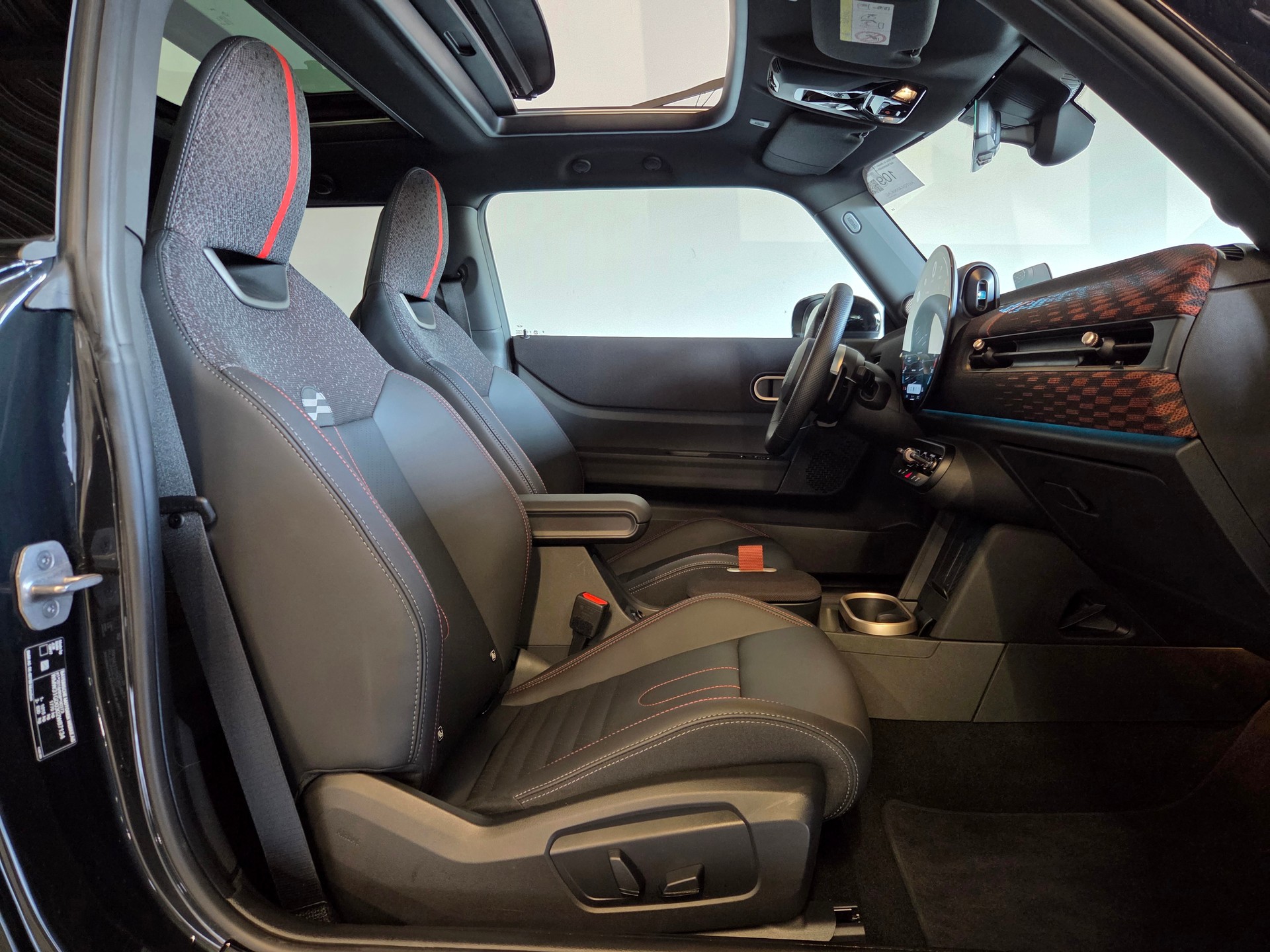 MINI Mini F66 2.0i John Cooper Works-image-13