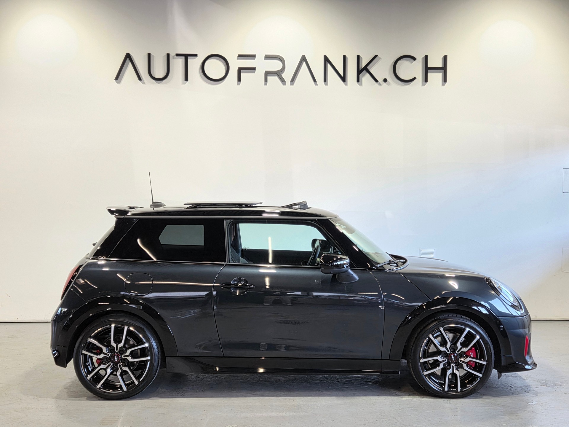 MINI Mini F66 2.0i John Cooper Works-image-1
