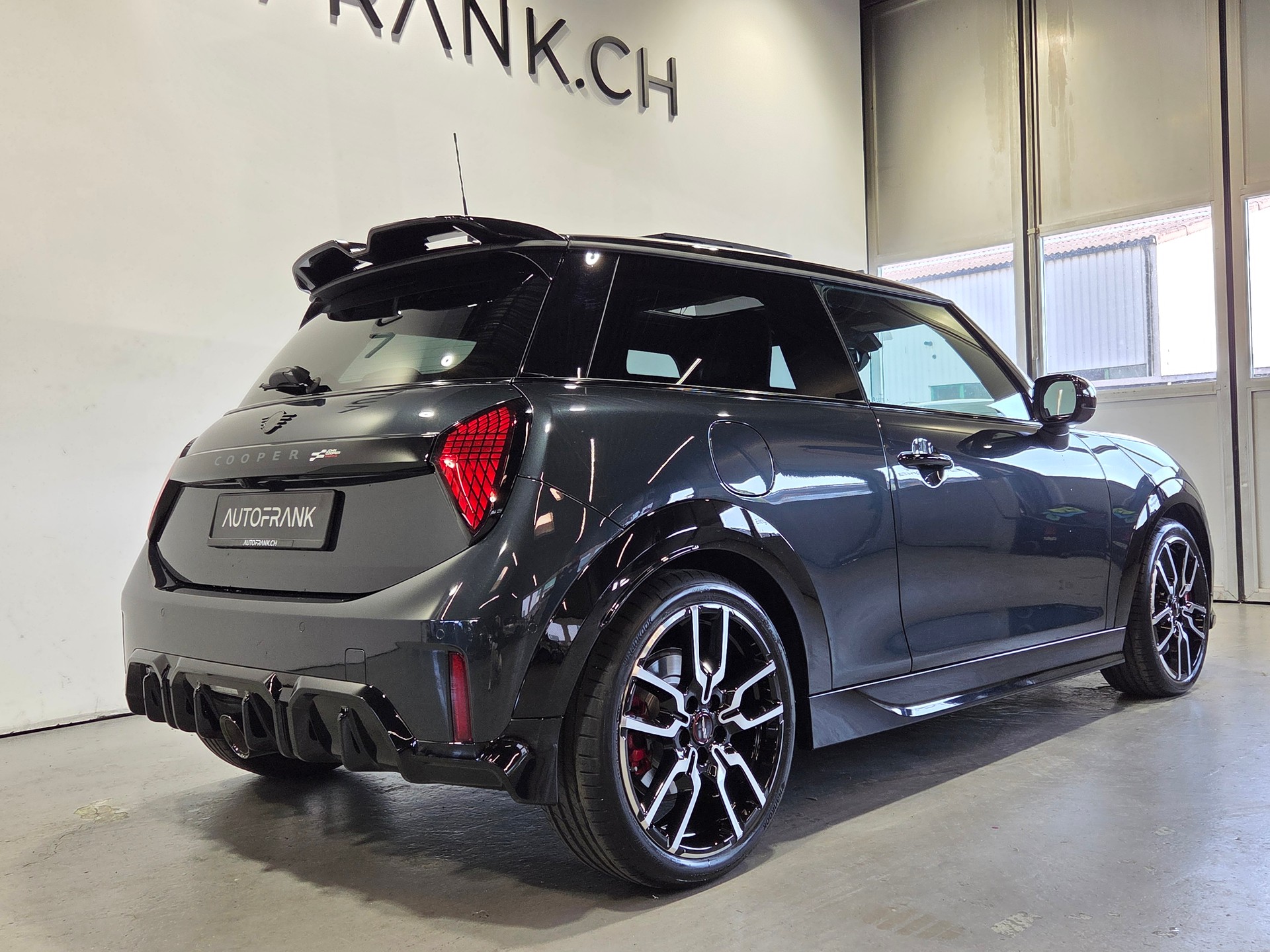 MINI Mini F66 2.0i John Cooper Works-image-2