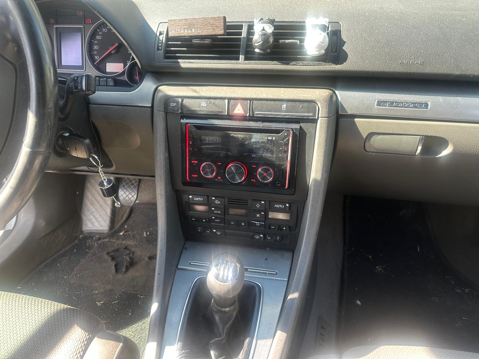 AUDI A4 Avant 1.9 TDI quattro-image-5