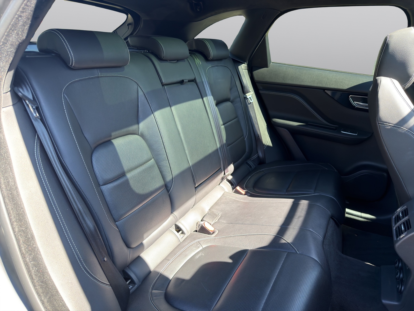 JAGUAR F-Pace 30t 2.0 Prestige AWD Automatik-showroom-element-3