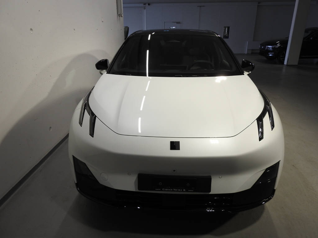 LYNK & CO 02-showroom-element-1