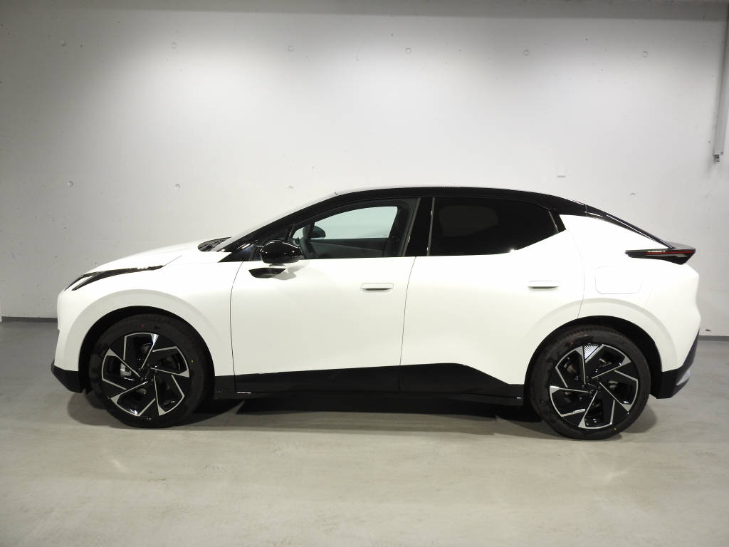 LYNK & CO 02-showroom-element-2