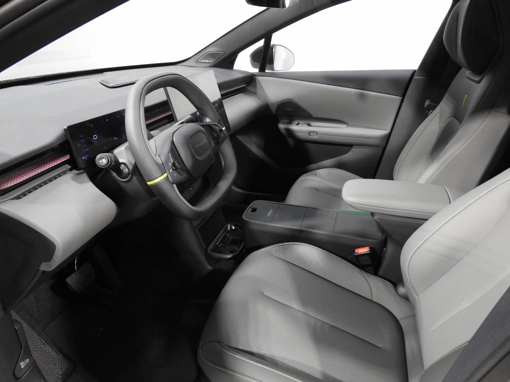 LYNK & CO 02-image-10