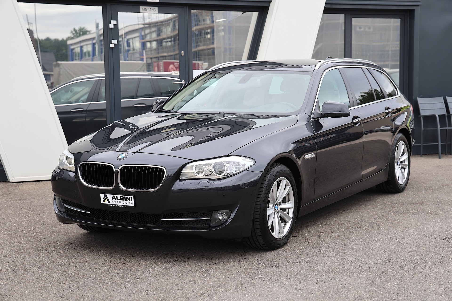 BMW 520d Touring Steptronic-showroom-element-1