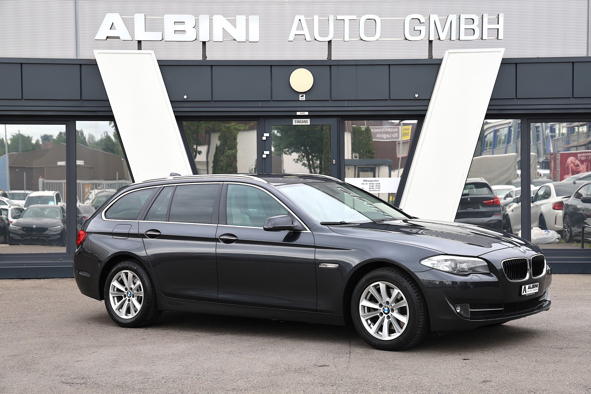 BMW 520d Touring Steptronic-showroom-element-2