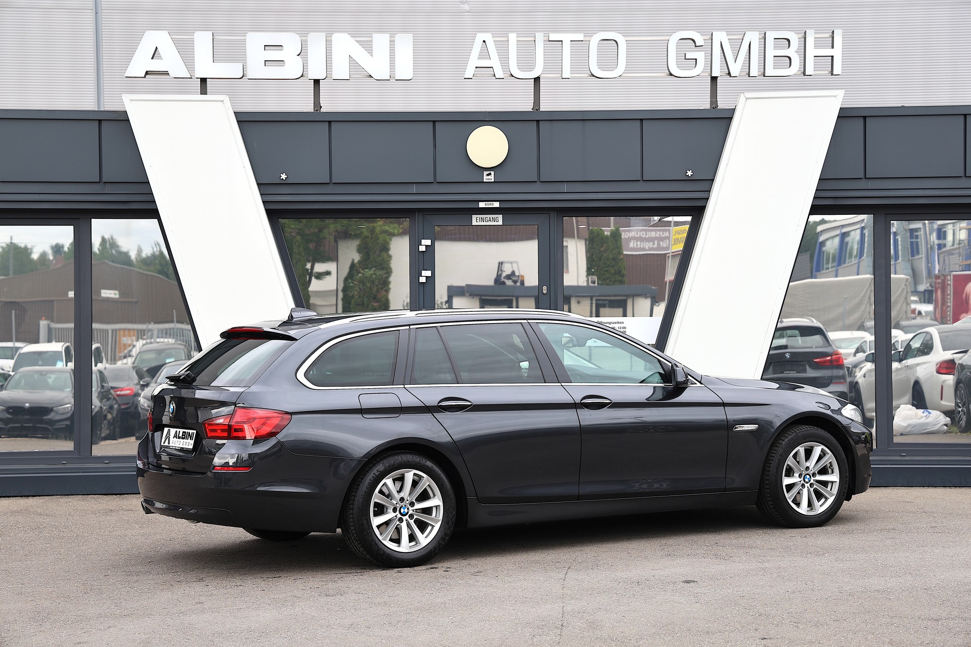 BMW 520d Touring Steptronic-showroom-element-3
