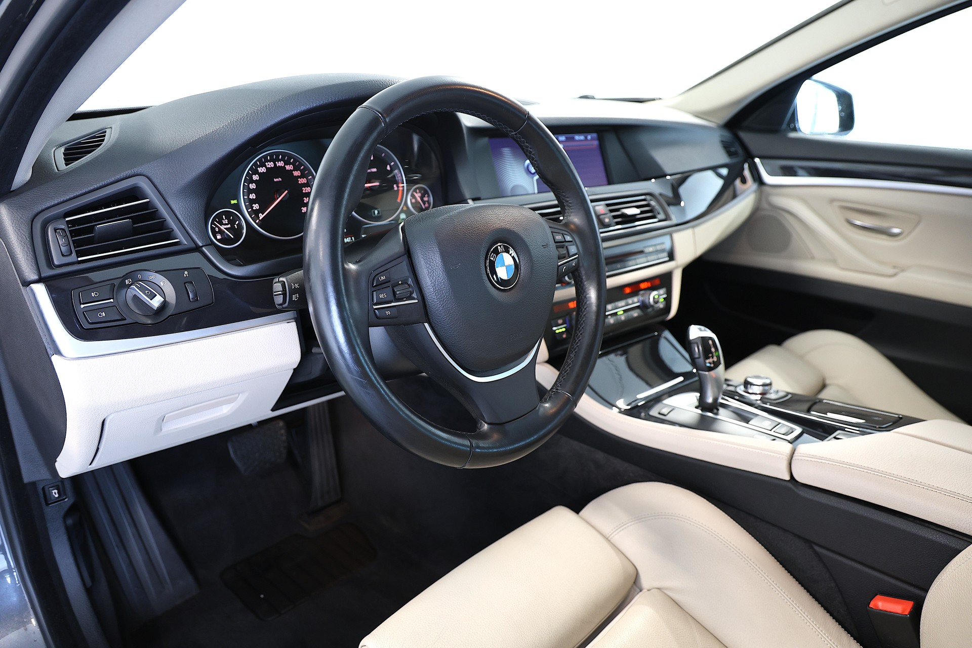 BMW 520d Touring Steptronic-image-9