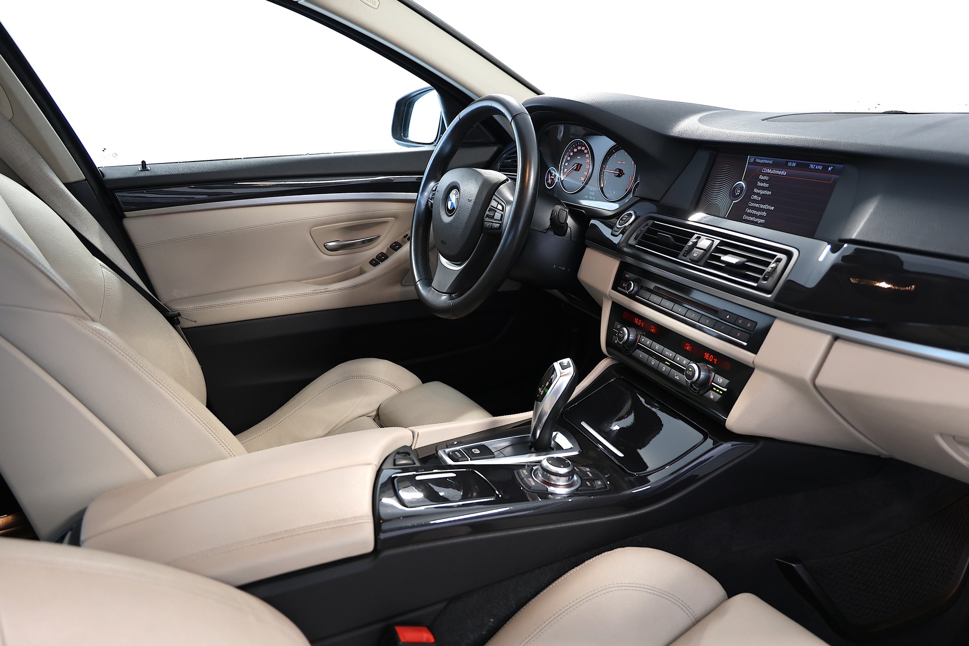 BMW 520d Touring Steptronic-image-14