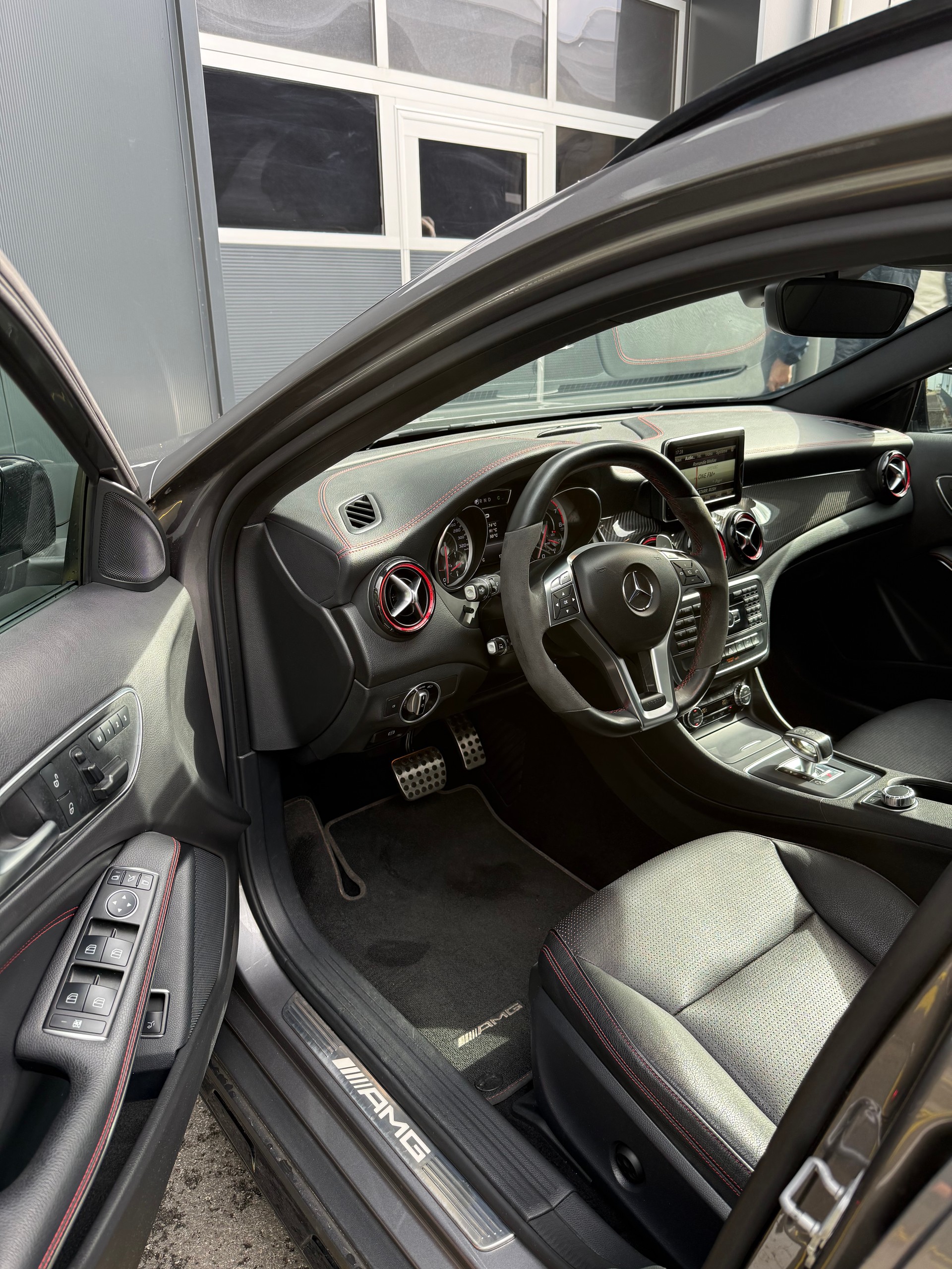 MERCEDES-BENZ GLA 45 AMG 4Matic 7G-DCT-image-13