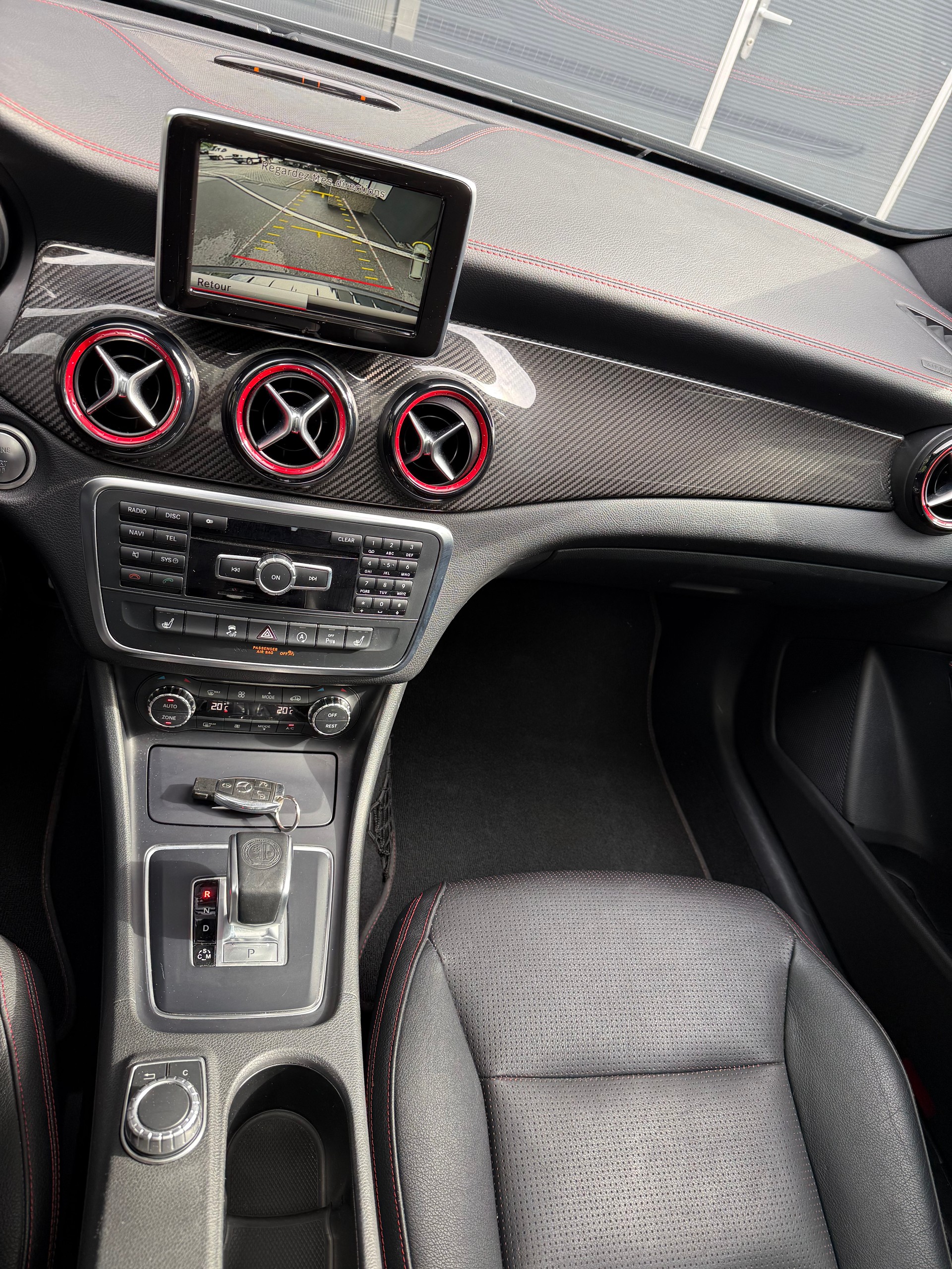 MERCEDES-BENZ GLA 45 AMG 4Matic 7G-DCT-image-14