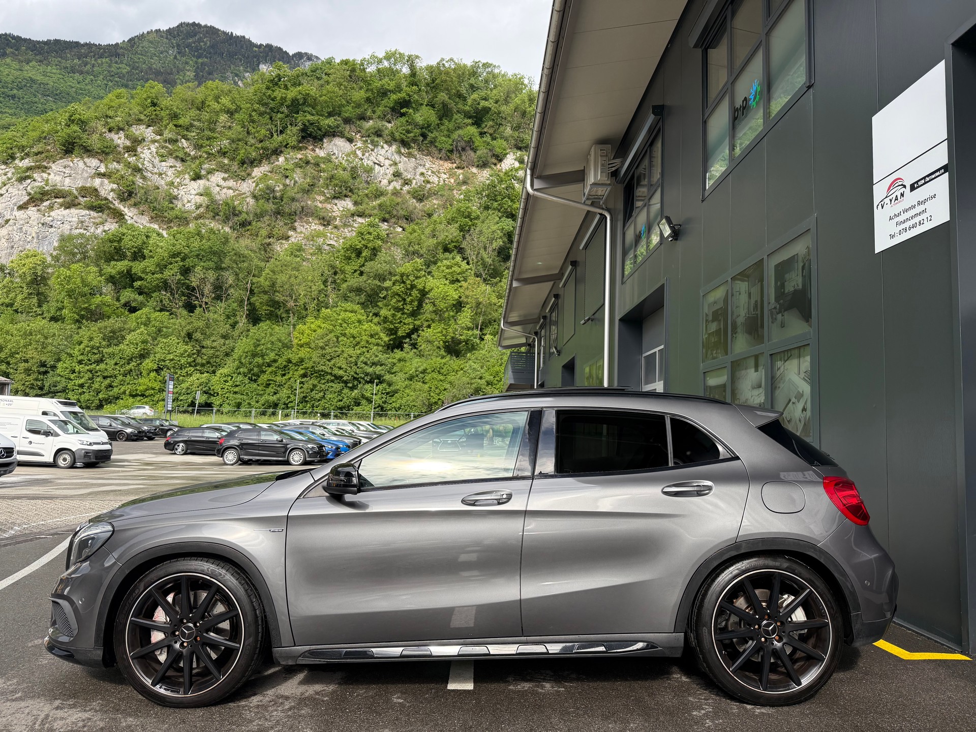 MERCEDES-BENZ GLA 45 AMG 4Matic 7G-DCT-image-3