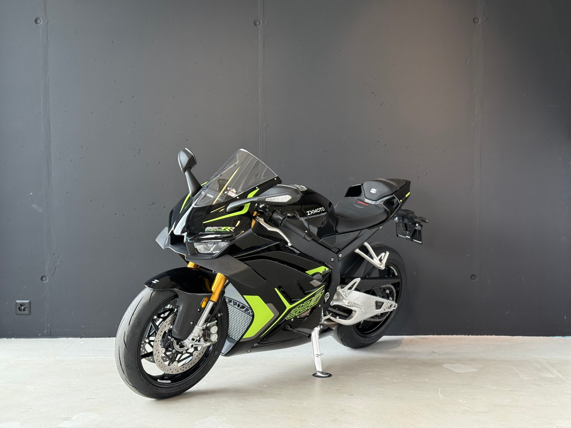 ZXMOTO 820 RR-showroom-element-2