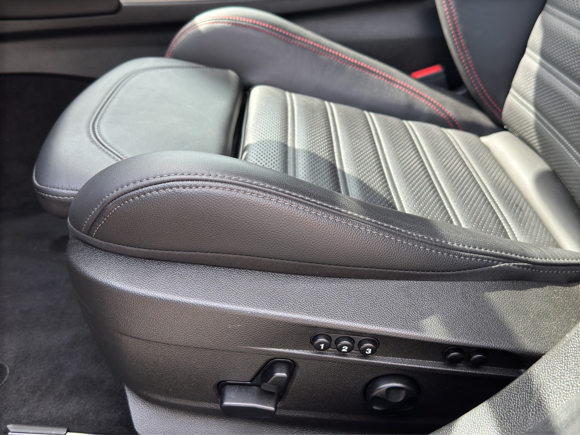 ALFA ROMEO Giulia 2.0 Competizione Q4 AT8-image-9