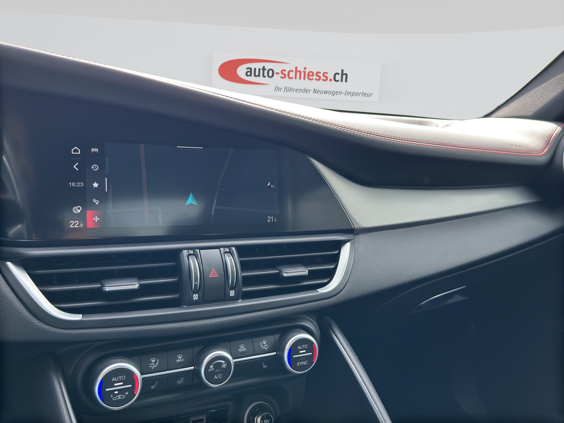 ALFA ROMEO Giulia 2.0 Competizione Q4 AT8-image-12