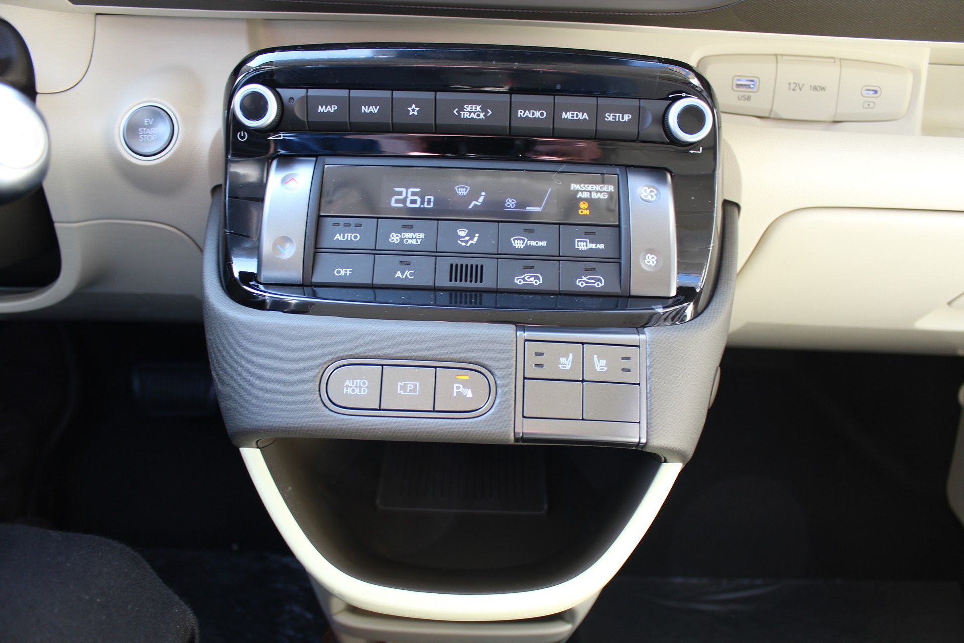HYUNDAI Inster 49kWh Amplia-image-12