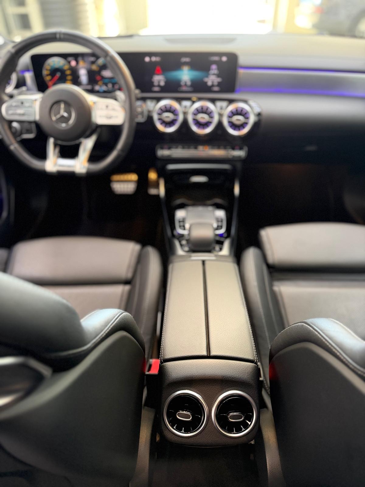 MERCEDES-BENZ A 35 AMG 4Matic Speedshift Black Performance-image-9