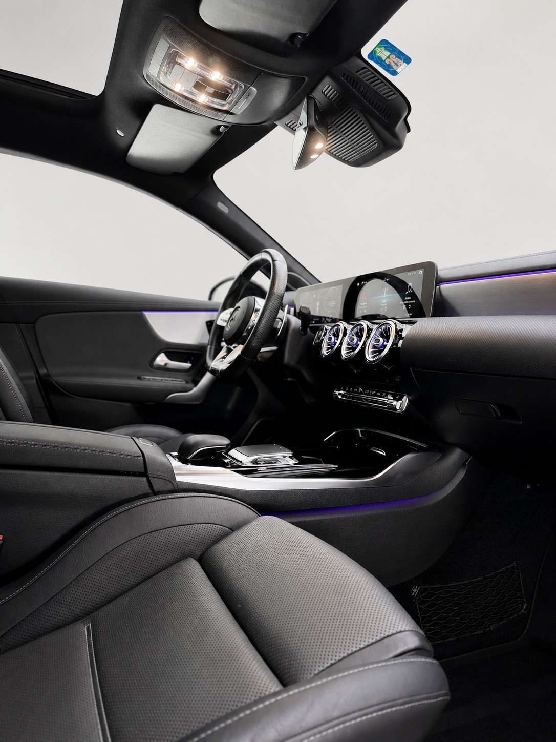 MERCEDES-BENZ A 35 AMG 4Matic Speedshift Black Performance-image-8