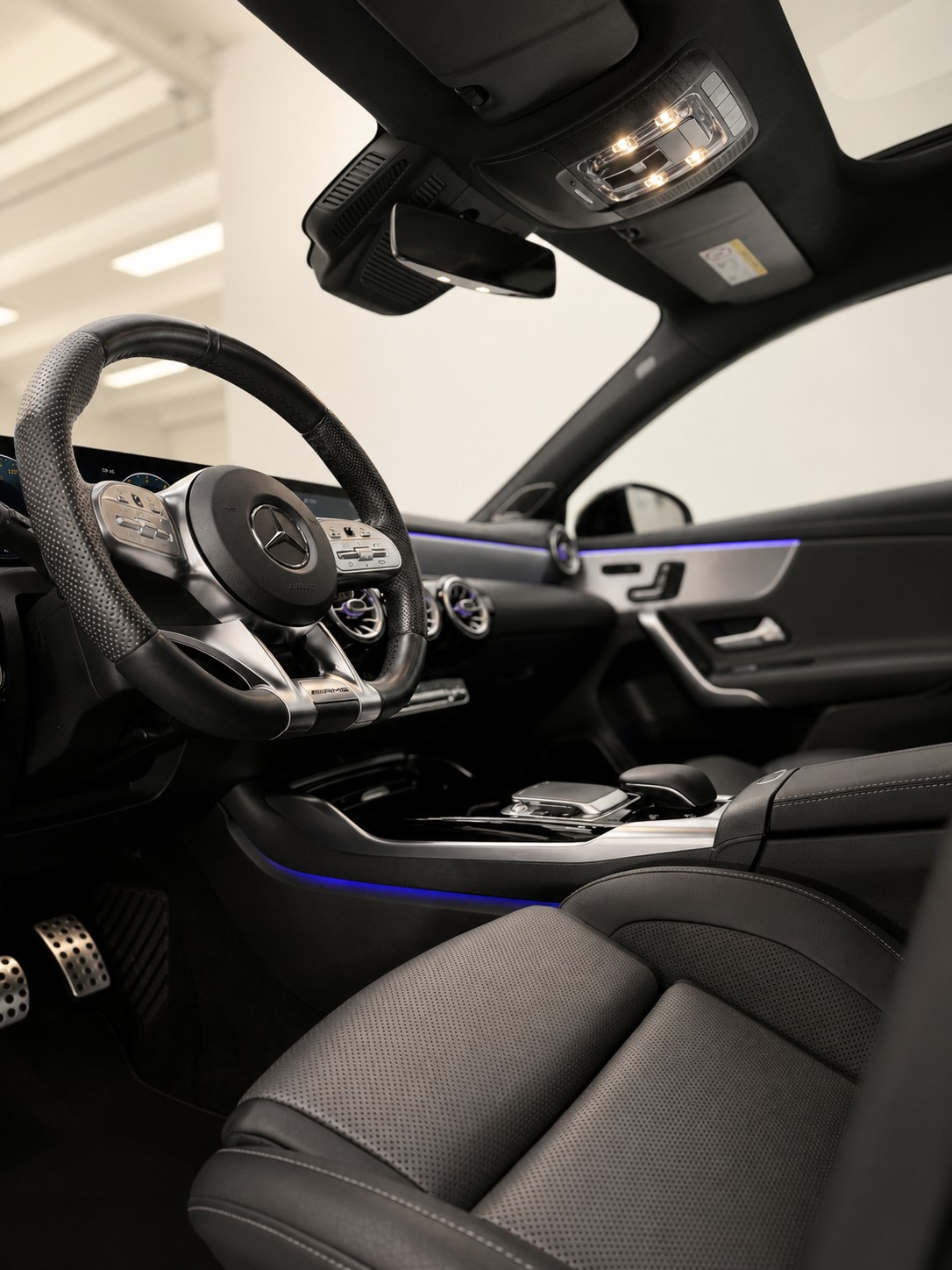 MERCEDES-BENZ A 35 AMG 4Matic Speedshift Black Performance-image-7