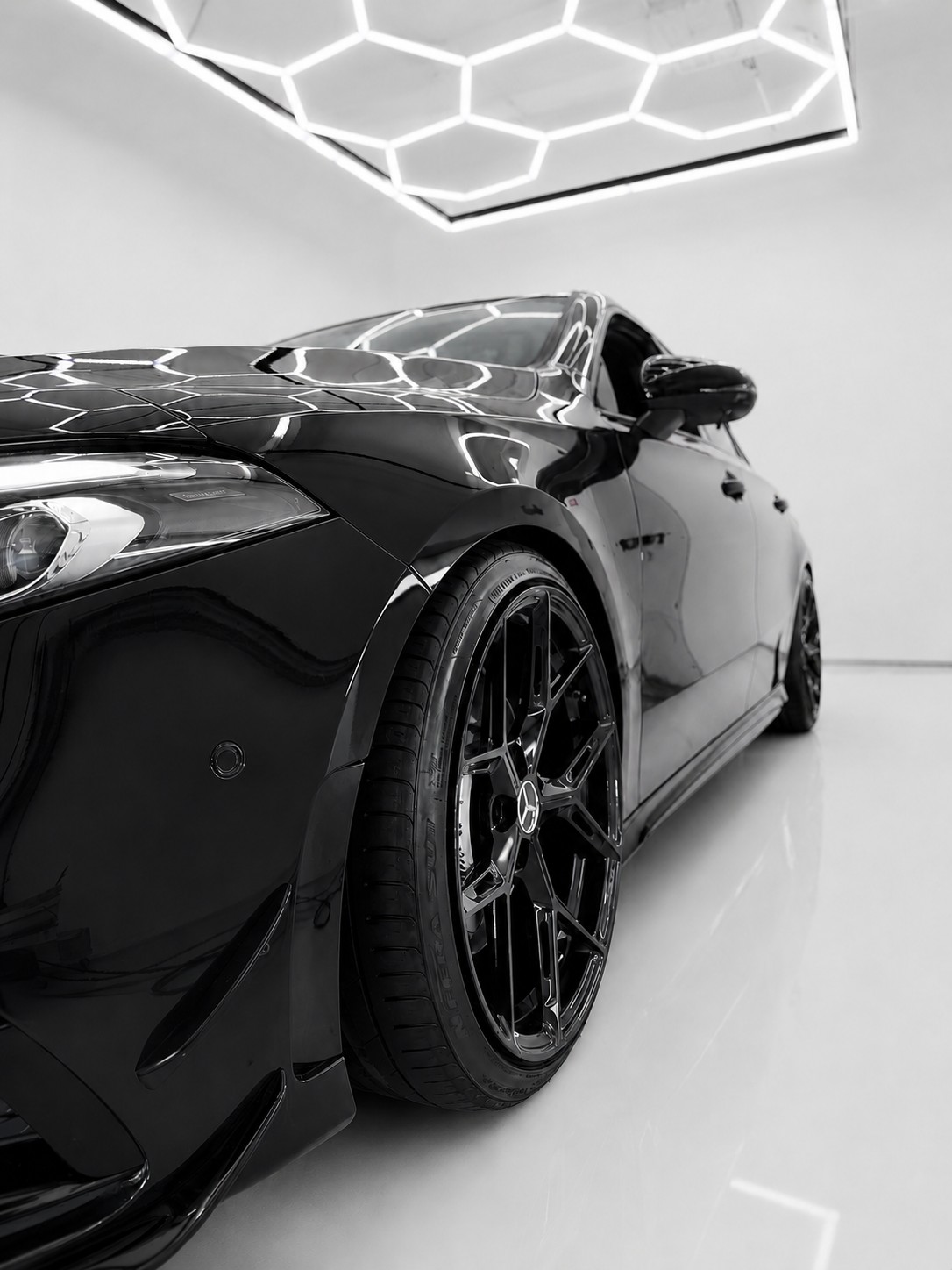 MERCEDES-BENZ A 35 AMG 4Matic Speedshift Black Performance-showroom-element-2