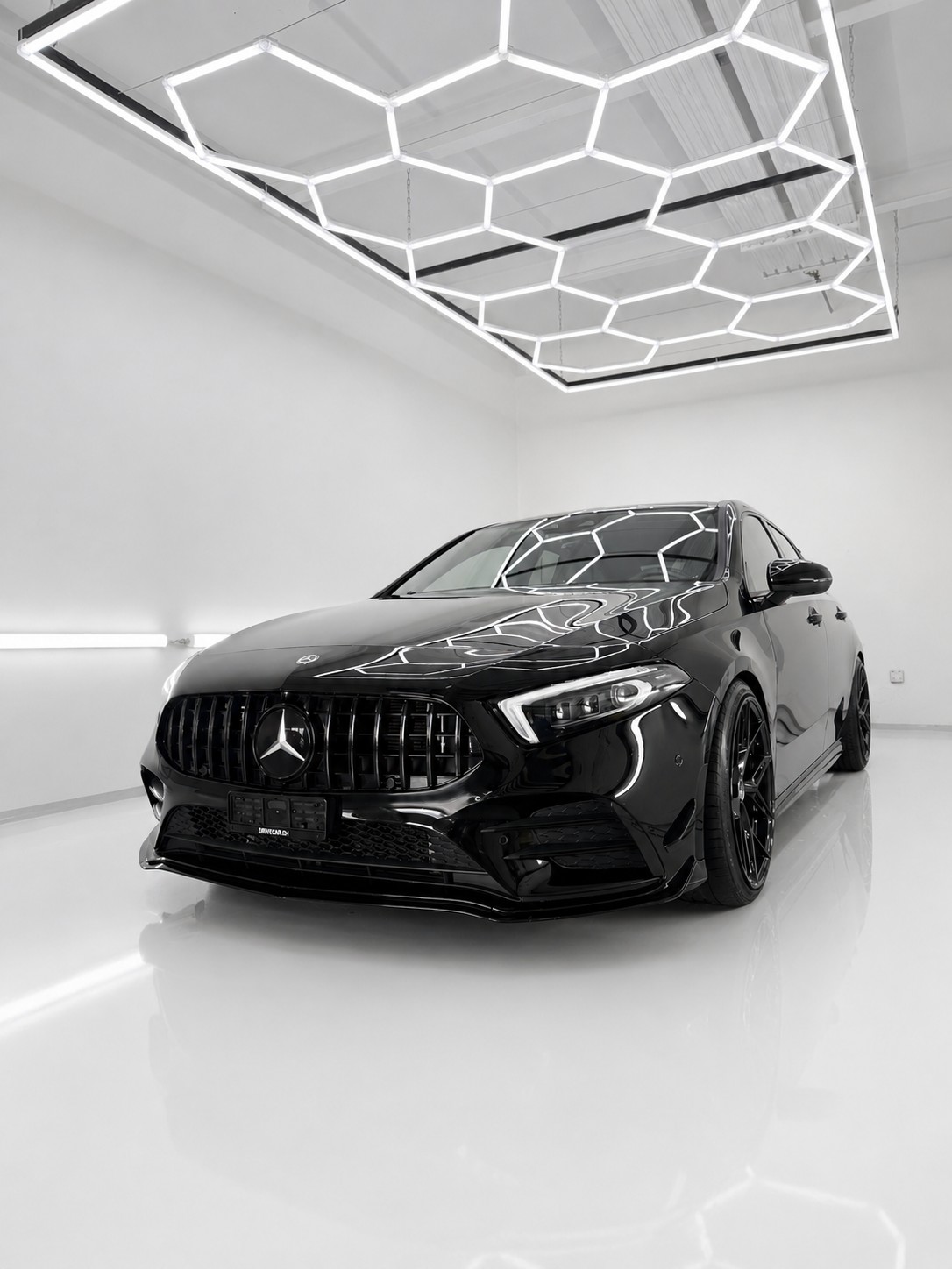 MERCEDES-BENZ A 35 AMG 4Matic Speedshift Black Performance-showroom-element-1