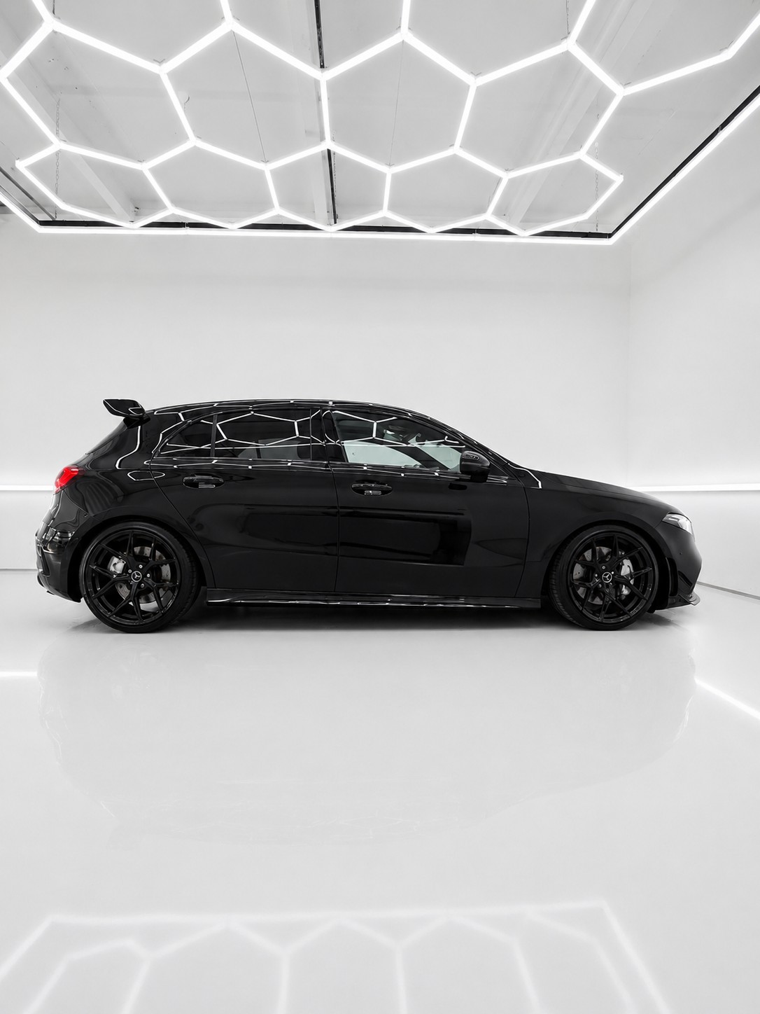 MERCEDES-BENZ A 35 AMG 4Matic Speedshift Black Performance-image-4