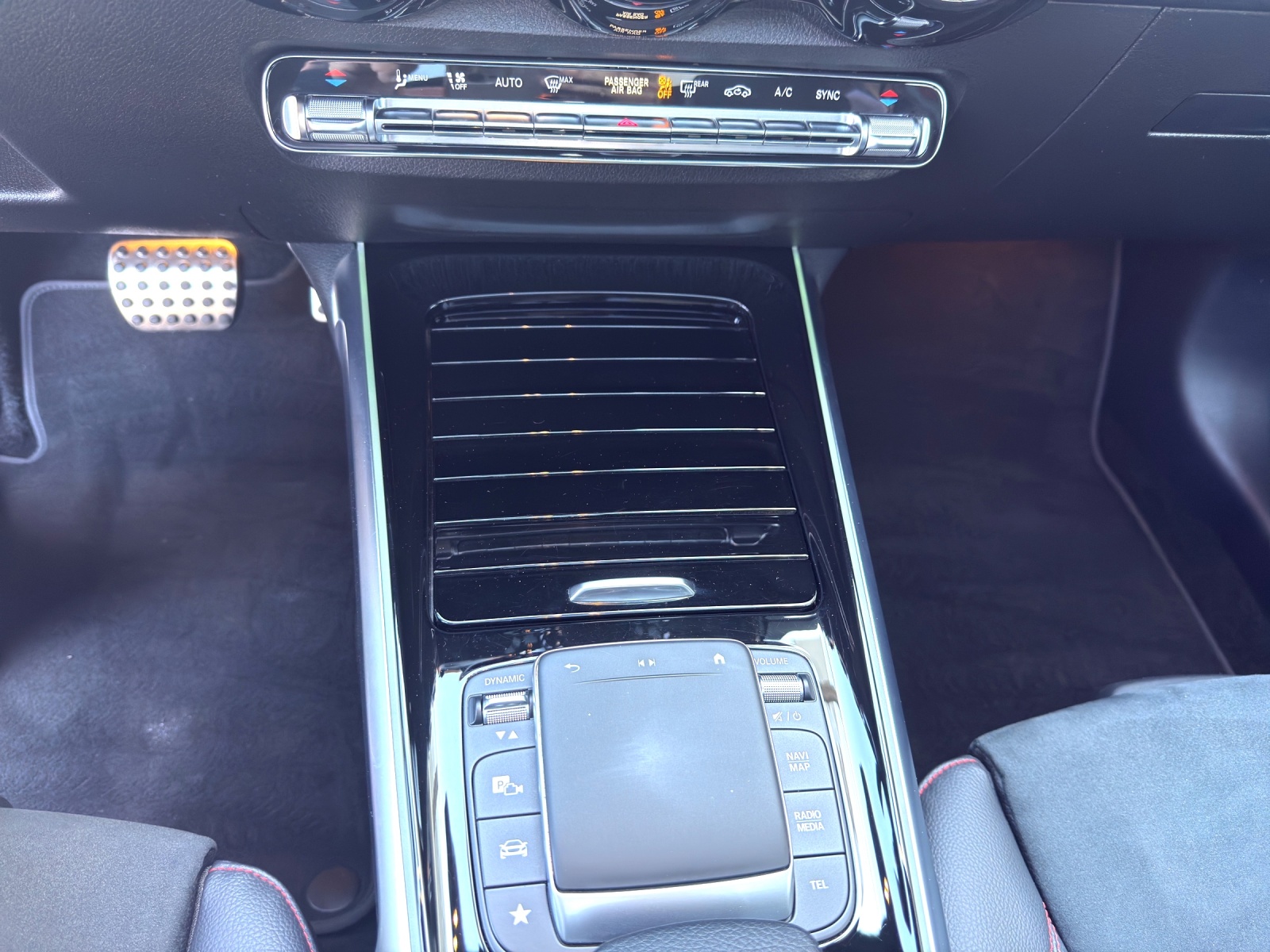 MERCEDES-BENZ GLB 250 4Matic AMG Line 8G-Tronic-image-15