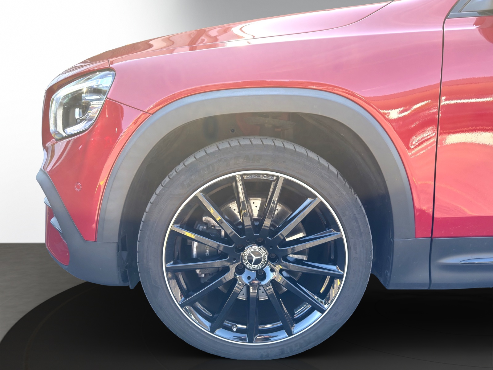 MERCEDES-BENZ GLB 250 4Matic AMG Line 8G-Tronic-image-5