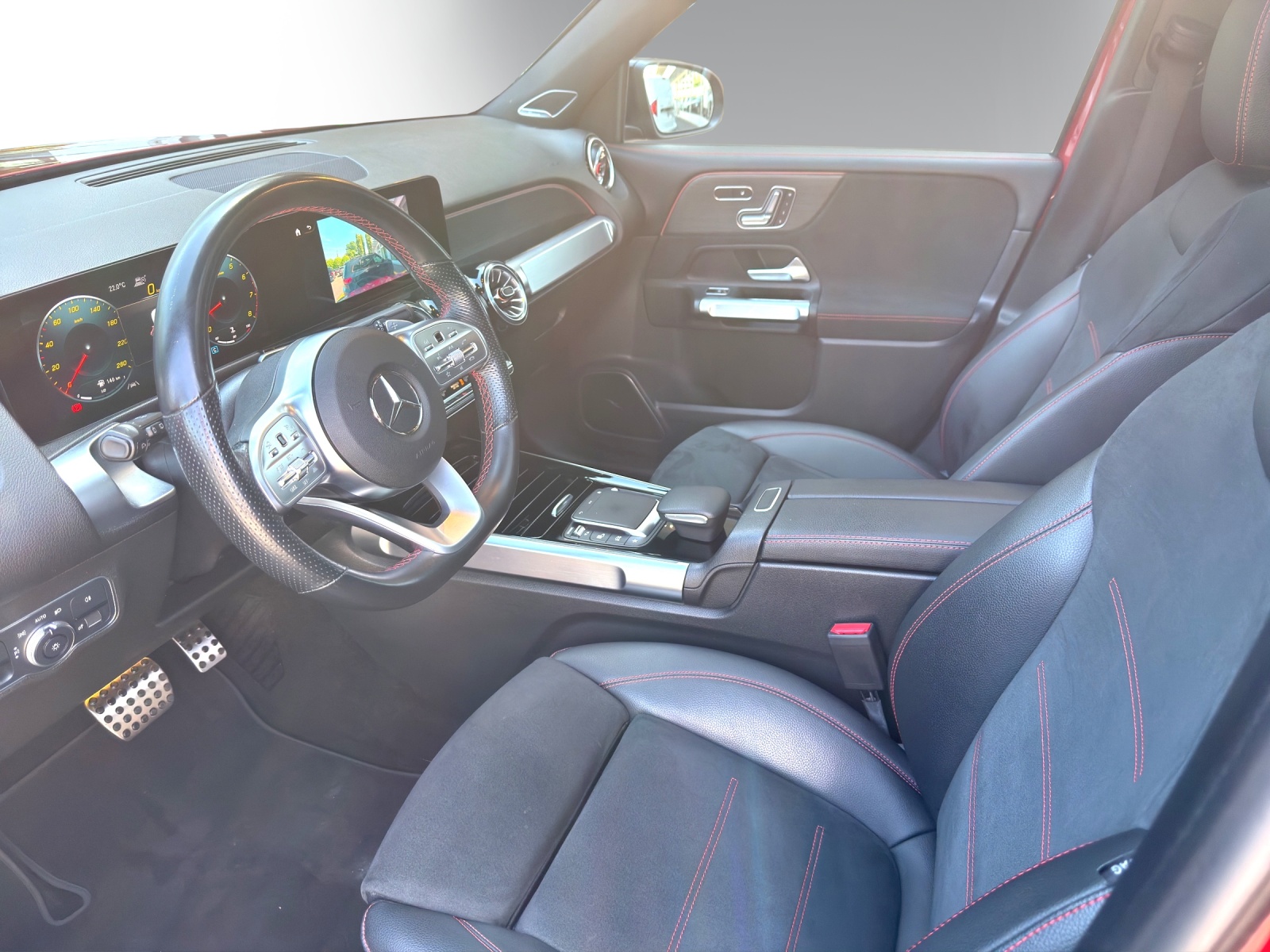 MERCEDES-BENZ GLB 250 4Matic AMG Line 8G-Tronic-image-6
