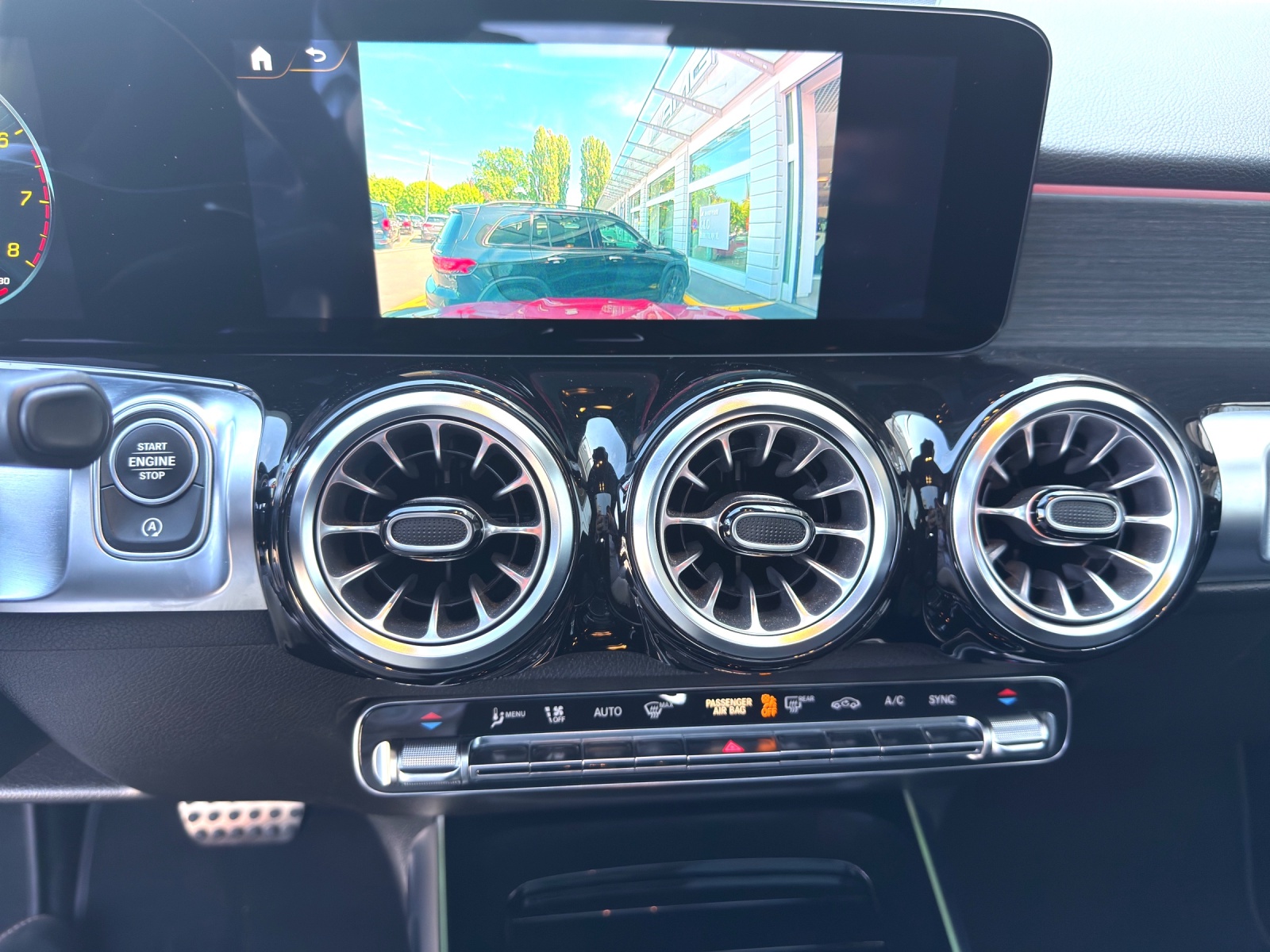 MERCEDES-BENZ GLB 250 4Matic AMG Line 8G-Tronic-image-13