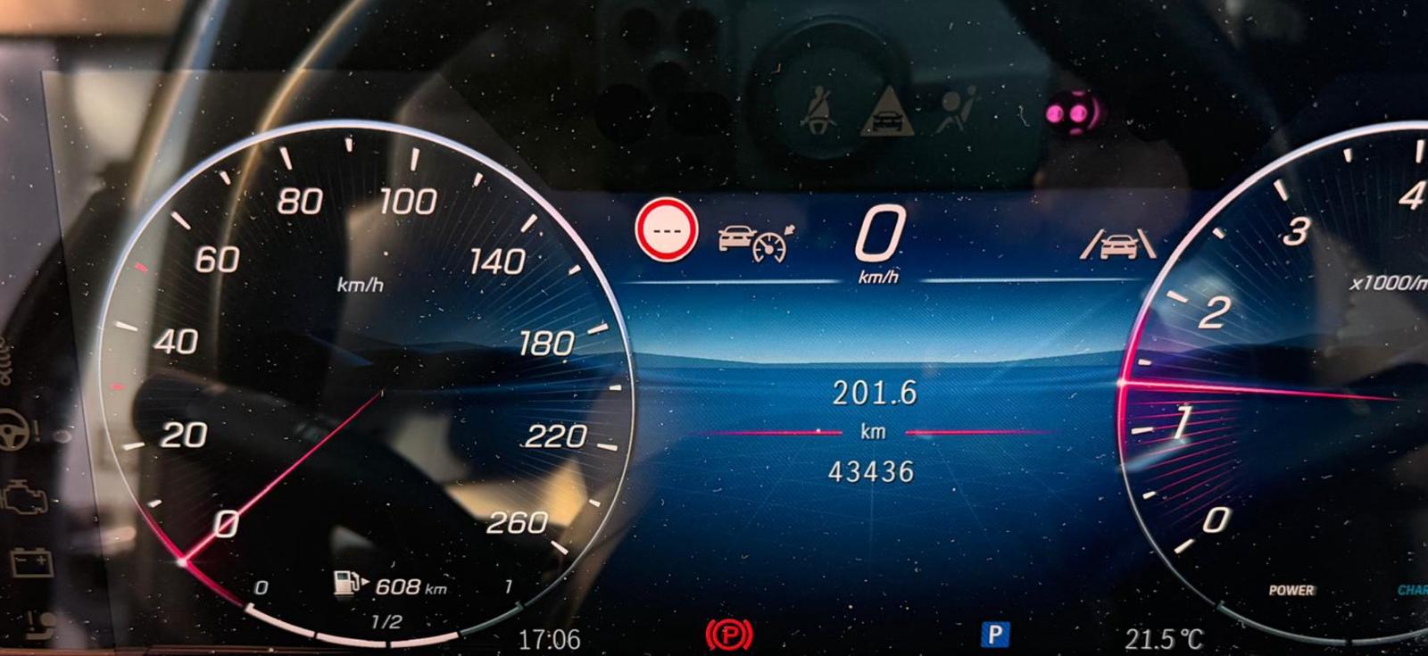 MERCEDES-BENZ E 450 AMG Line 4matic-image-4